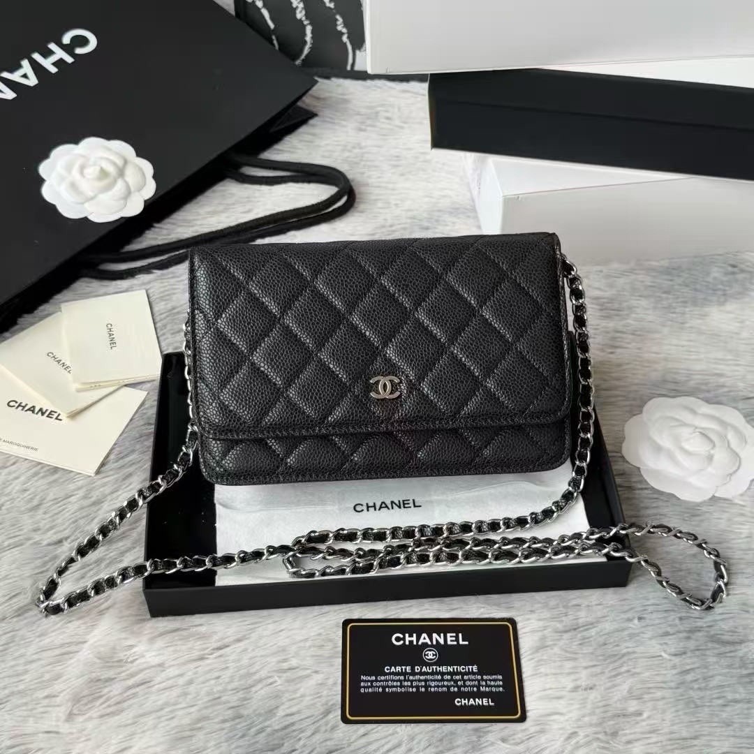 Black Quilted Makeup Bag with Chain Strap | VIP Gift Cosmetic Pouch | New Black Quilted Makeup Bag with Chain Strap | VIP Gift Cosmetic Pouch | New