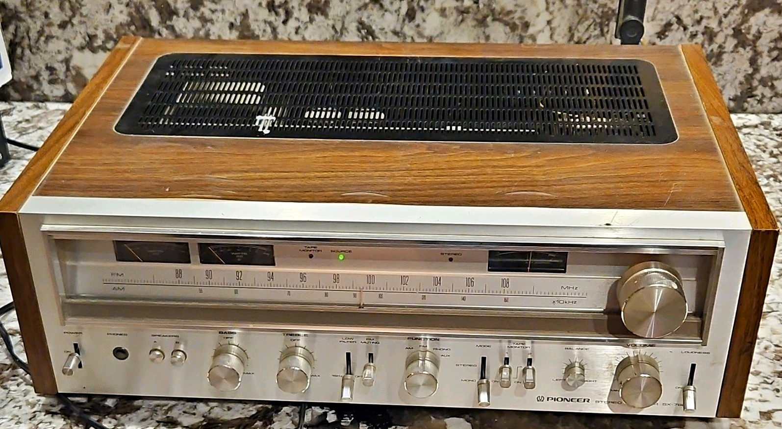 Pioneer SX-780 Vintage AM/FM Stereo Receiver Silver Face Wood Case tested