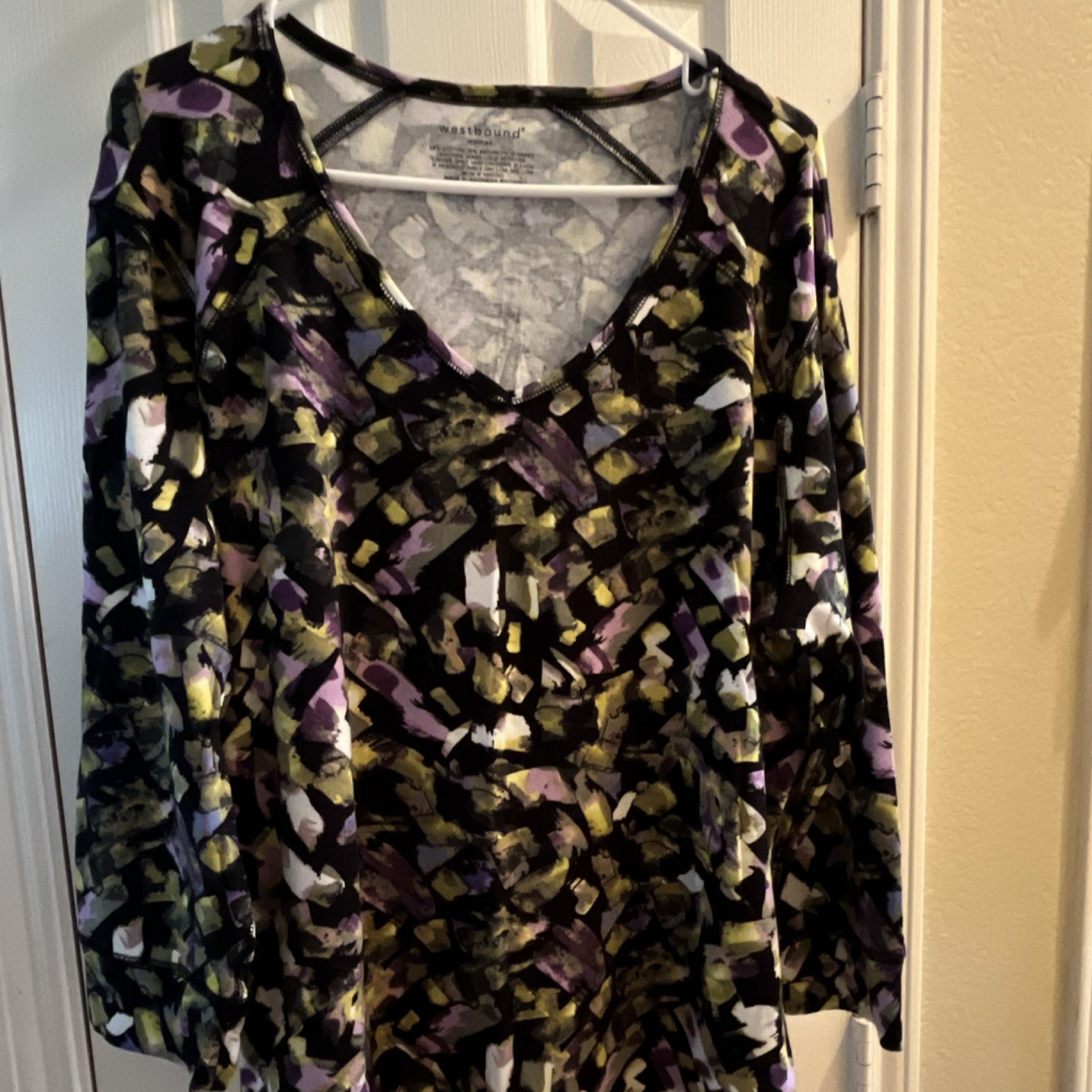 Westbound Women’s Plus 1X Knit Abstract V-Neck Long Sleeve Stretch Top Westbound Women’s Plus 1X Knit Abstract V-Neck Long Sleeve Stretch Top