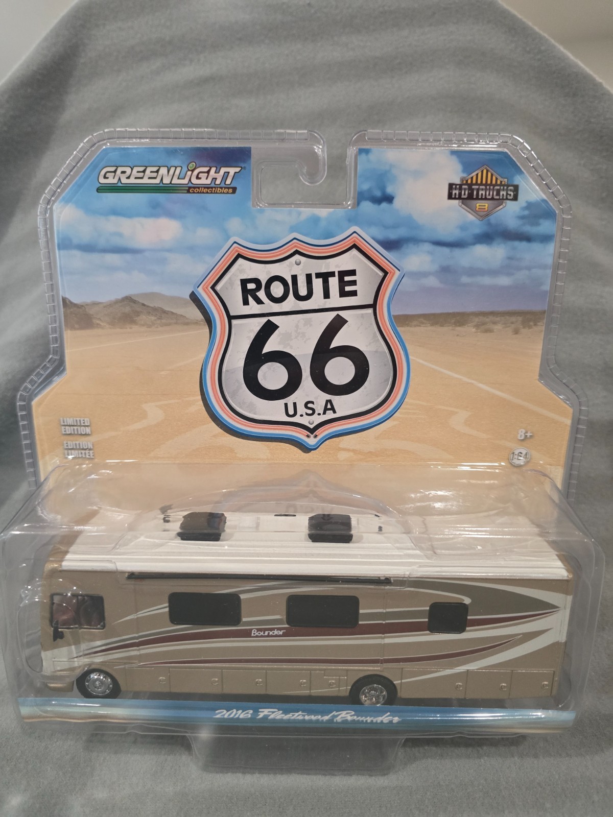 Greenlight Route 66 33080-C 2016 Fleetwood Bounder Motorhome Die Cast 1/64 Scale Greenlight Route 66 33080-C 2016 Fleetwood Bounder Motorhome Die Cast 1/64 Scale