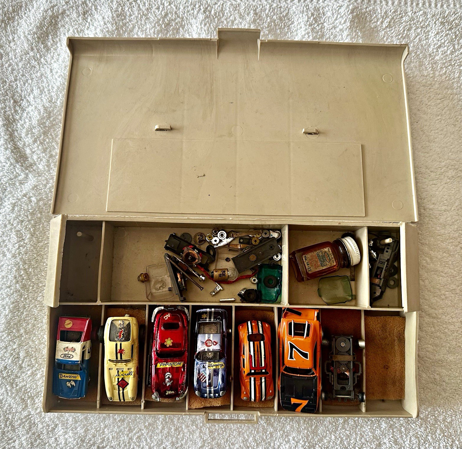 Aurora HO…AFX…Slot Cars Mixed Lot w/ Chassis Parts and Case, Vintage 1960s Aurora HO…AFX…Slot Cars Mixed Lot w/ Chassis Parts and Case, Vintage 1960s