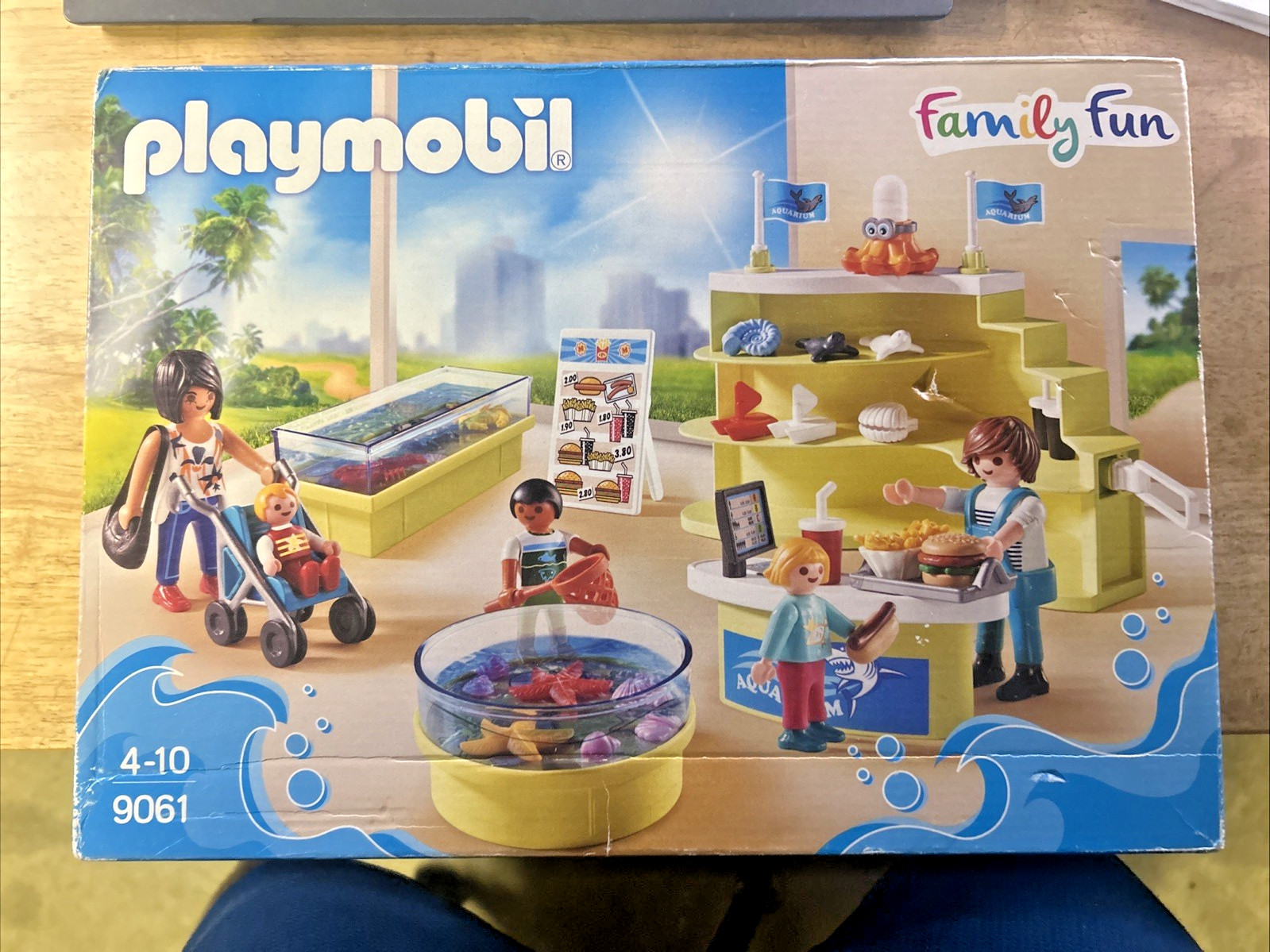 PLAYMOBIL Family Fun 9061 Aquarium Shop, from 4 years