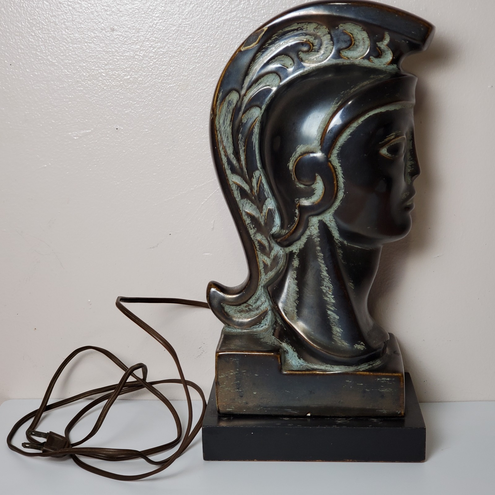 Vintage MCM Phil Mar Roman Soldier Gladiator TV Lamp Hollywood Regency Bronze