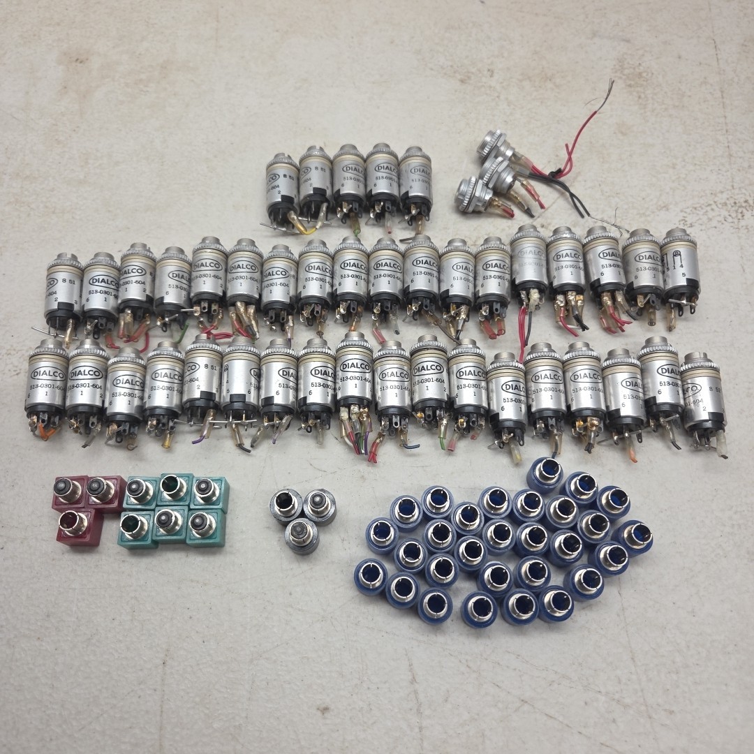 Lot Of 41 Dialco 513-0301-604 and plugs and caps Lot Of 41 Dialco 513-0301-604 and plugs and caps