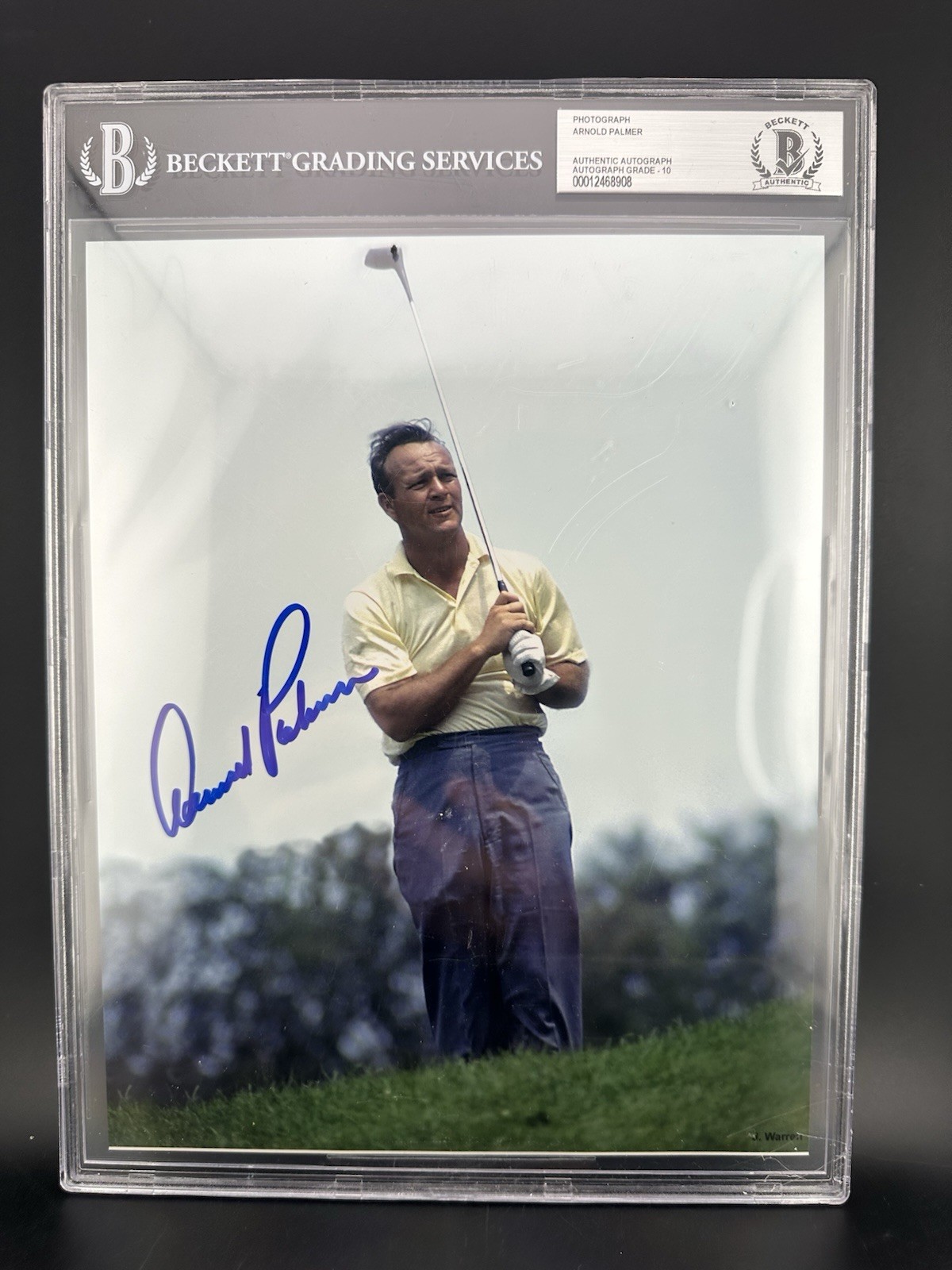 ARNOLD PALMER Signed 8 X 10 PHOTO Beckett Encapsulated Iconic Photo