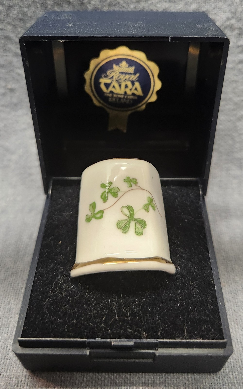 Vintage Royal Tara Fine Bone China Porcelain Thimble Ireland Shamrock Clover Vintage Royal Tara Fine Bone China Porcelain Thimble Ireland Shamrock Clover