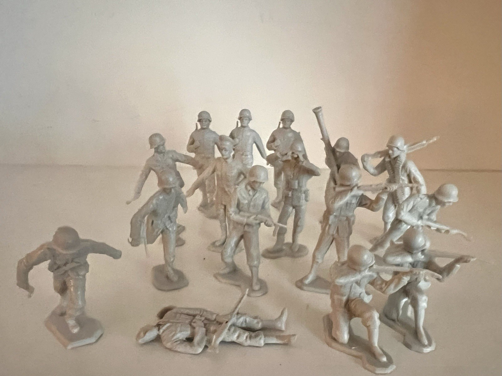 MARX BATTLEGROUND LITE GRAY GERMAN MOLD SHOT-16 in 13 POSES-VG- HARD-TO-FIND