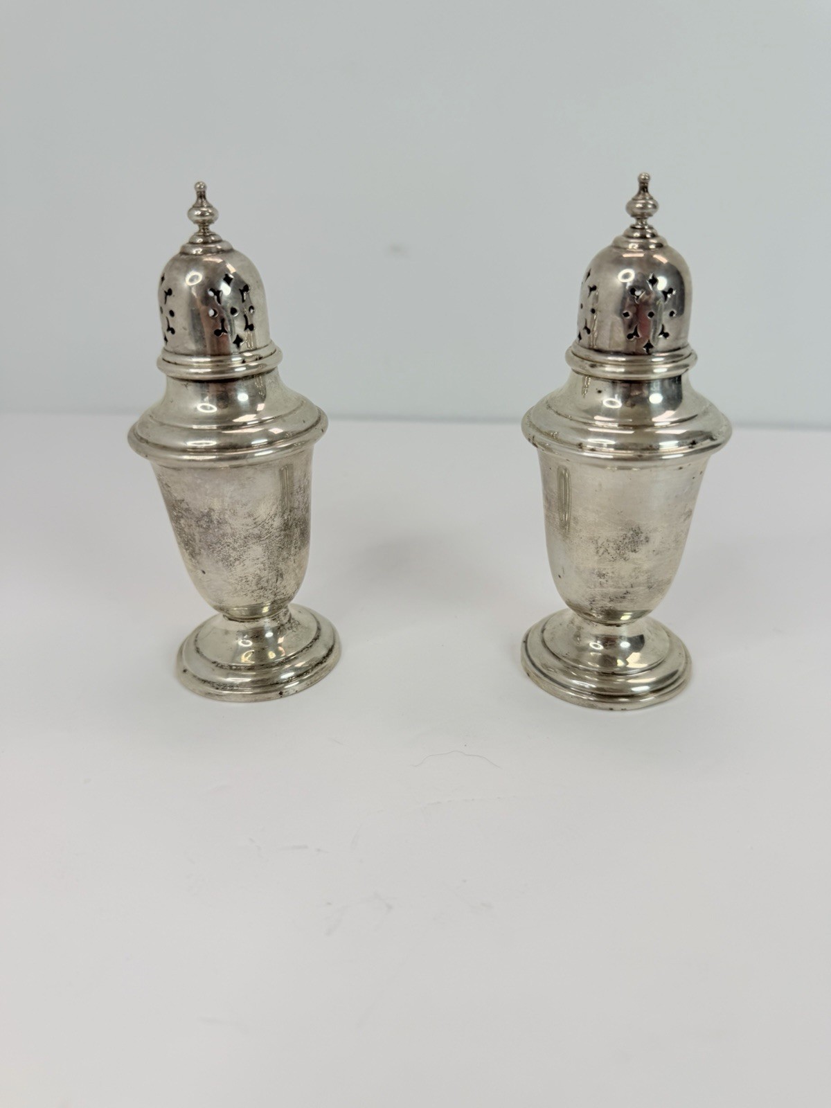 Gorham Sterling Silver Salt & Pepper Shaker Set #758 74g Gorham Sterling Silver Salt & Pepper Shaker Set #758 74g
