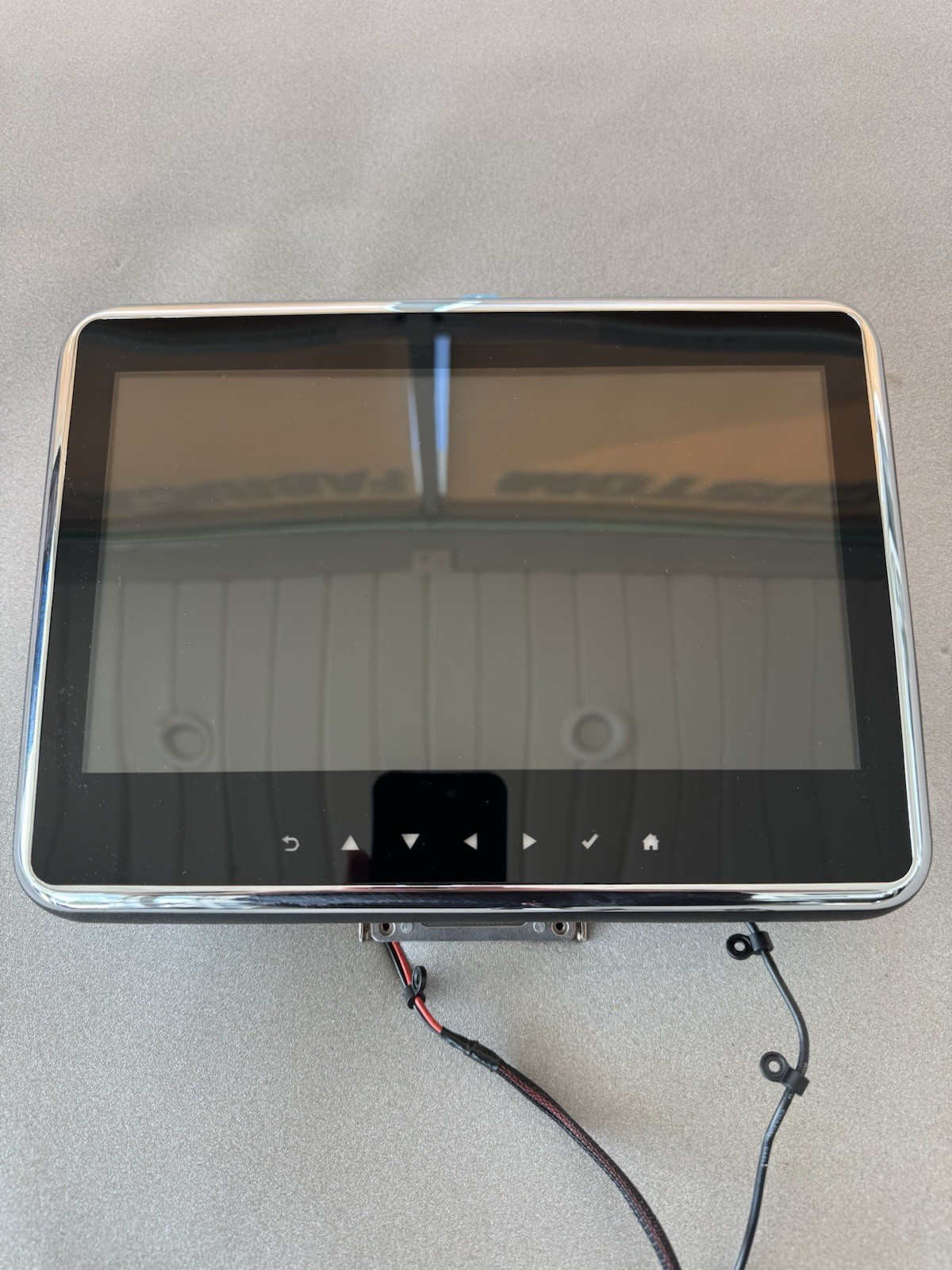 Lincoln Navigator Rear Entertainment Screen. Used In Working Condition Lincoln Navigator Rear Entertainment Screen. Used In Working Condition