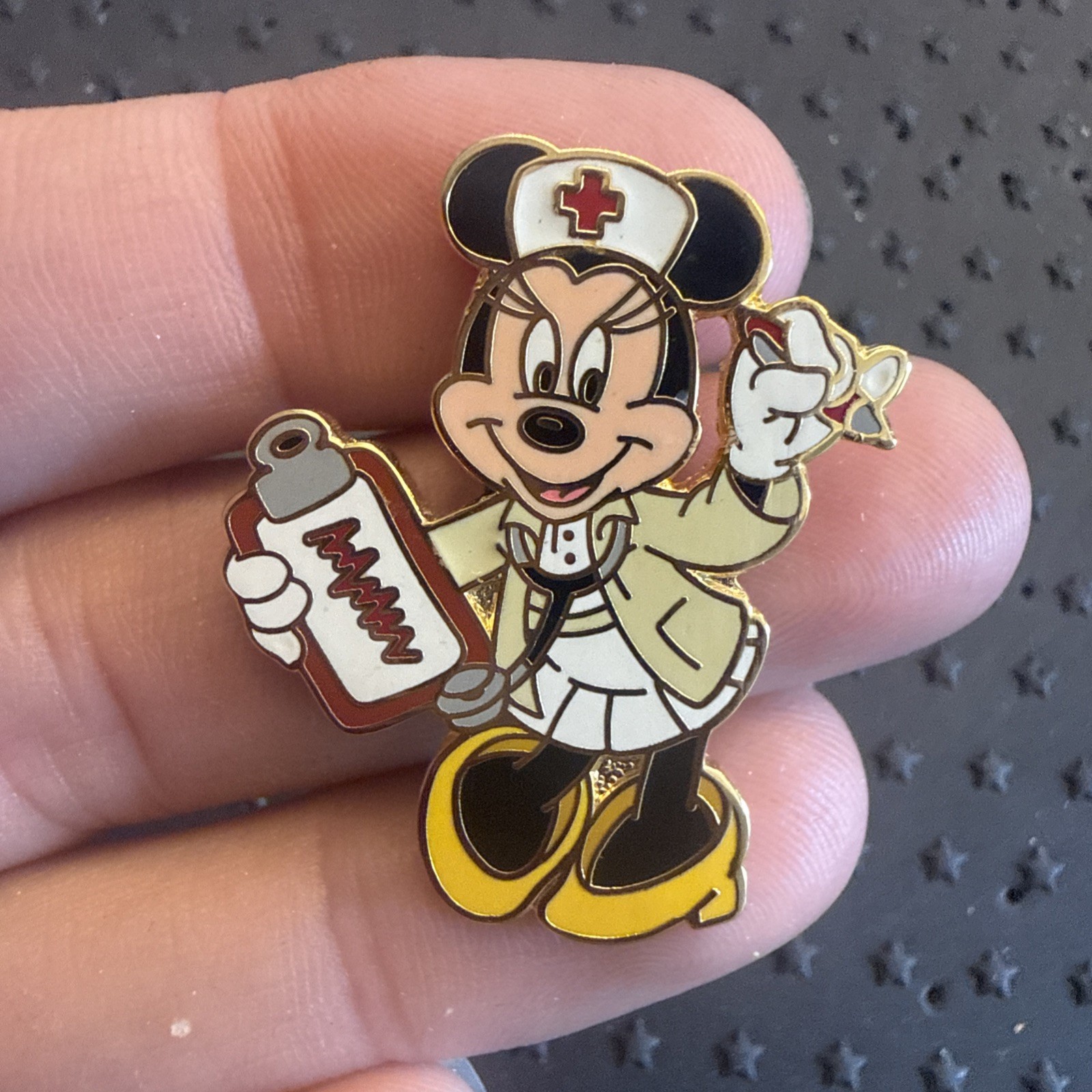 NURSE vintage 2001 Disney Minnie Healthcare Pin 5017