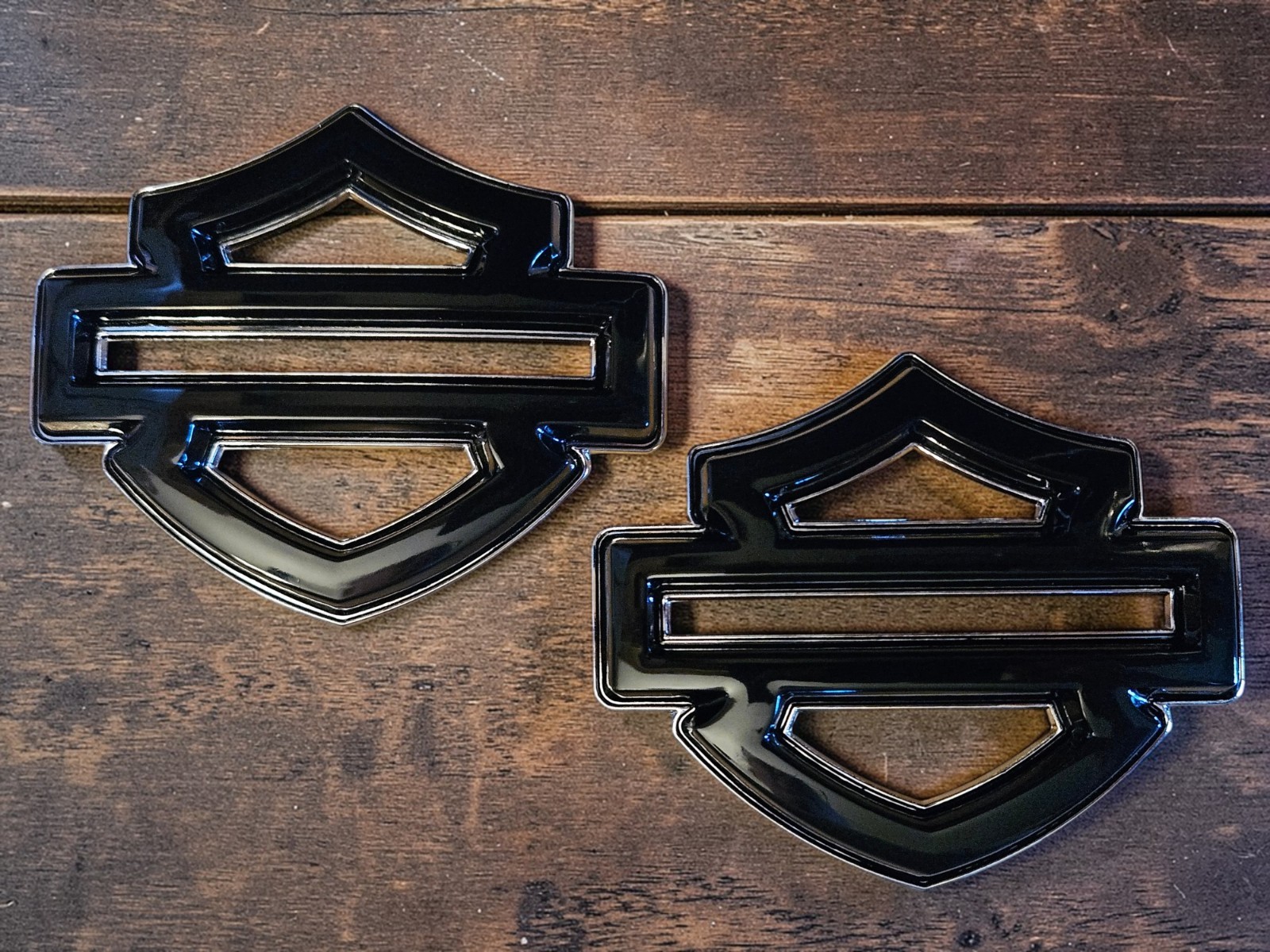 Harley davidson 2pc Metal CVO Tank Emblems Badges New black-chrome Harley davidson 2pc Metal CVO Tank Emblems Badges New black-chrome