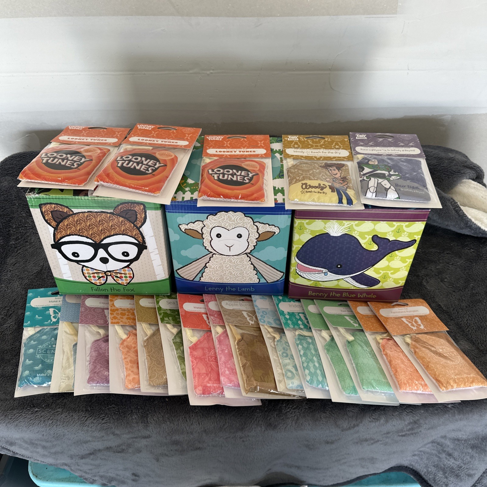 NEW NIB Scentsy Buddy Lot Lenny Lamb Fallon Fox Benny Whale + 20 Scent Packs NEW NIB Scentsy Buddy Lot Lenny Lamb Fallon Fox Benny Whale + 20 Scent Packs