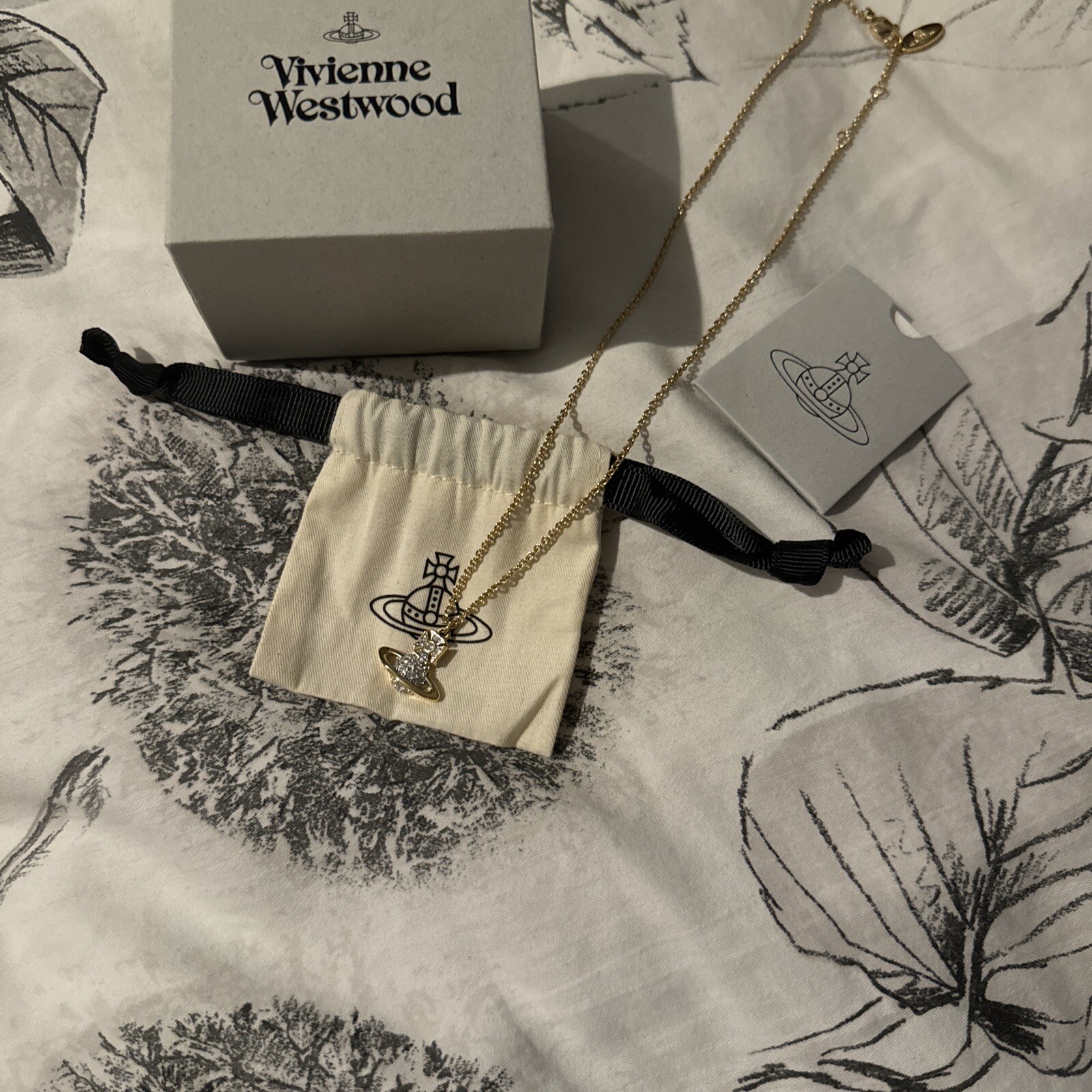 Brand New Vivienne Westwood Brighton Bas Relief Gold Necklace 