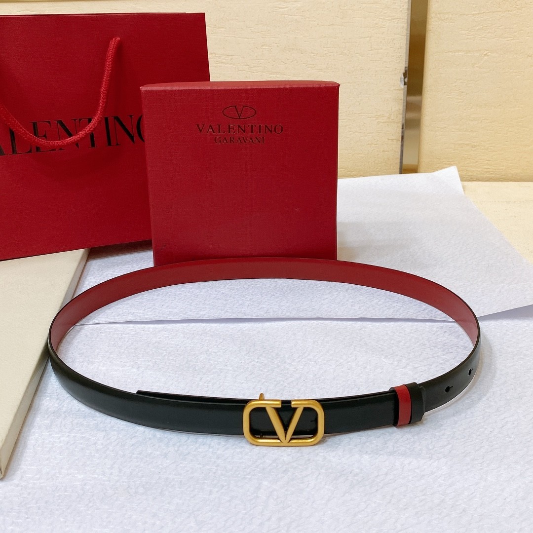 VALENTINO GARAVANI Women\'s Black Red Reversible Leather Belt Gold VLogo Buckle VALENTINO GARAVANI Women\'s Black Red Reversible Leather Belt Gold VLogo Buckle