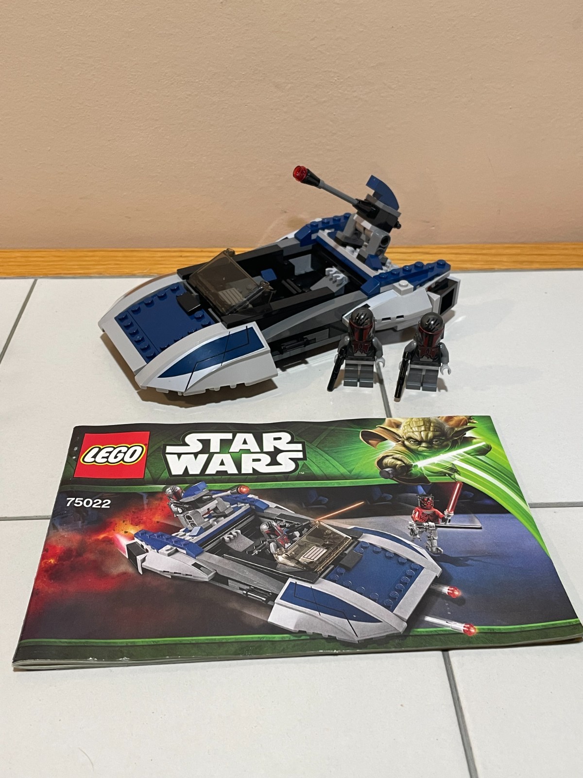 Lego Star Wars 75022 Mandalorian Speeder Near Complete Build w/ 2 Minifigures Lego Star Wars 75022 Mandalorian Speeder Near Complete Build w/ 2 Minifigures