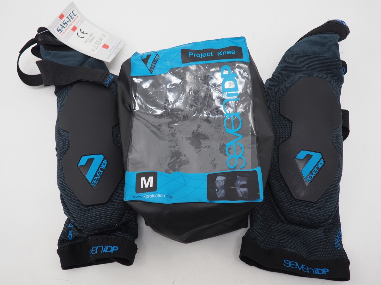 New Seven 7idp Project Knee Pads MTB Protection Size Medium Black