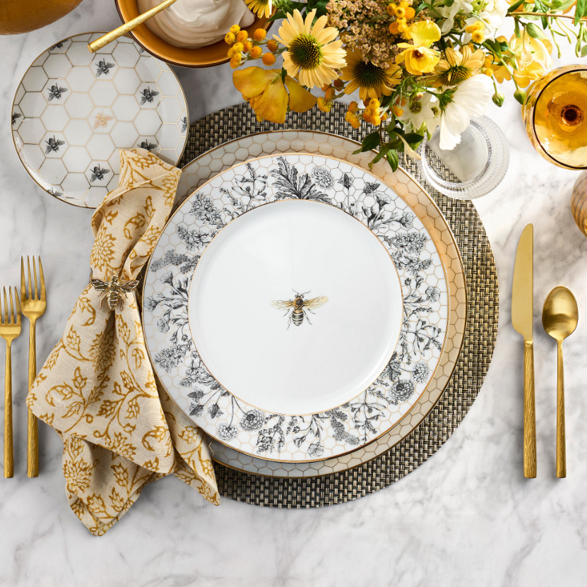 WILLIAMS SONOMA - Bee Dinner Plates , Set of 4 / 8 WILLIAMS SONOMA - Bee Dinner Plates , Set of 4 / 8