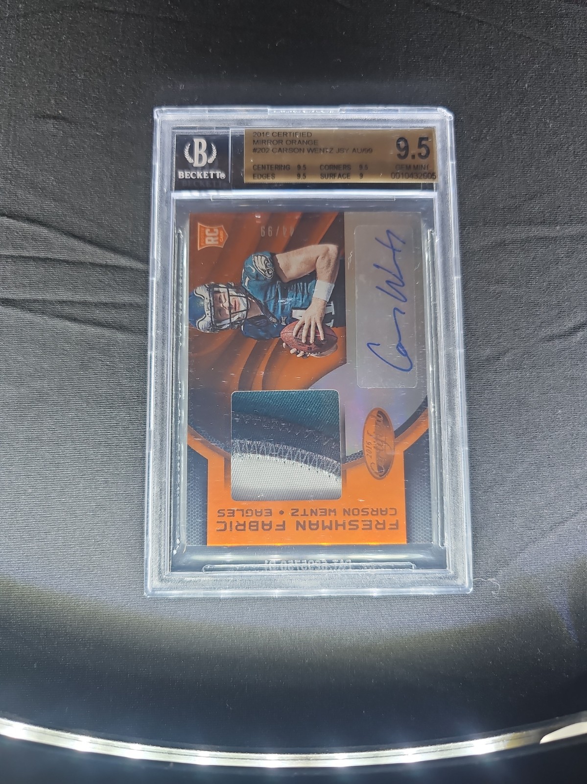 2016 Panini Certified - Freshman Fabrics Signatures Carson Wentz /99 (AU, RC) 2016 Panini Certified - Freshman Fabrics Signatures Carson Wentz /99 (AU, RC)