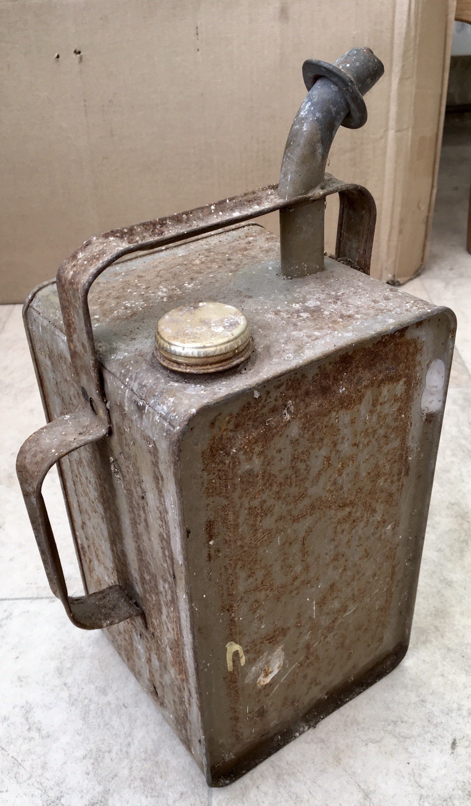 A VINTAGE MID 20th CENTURY RECTANGULAR METAL PARAFFIN CAN WITH POURING SPOUT A VINTAGE MID 20th CENTURY RECTANGULAR METAL PARAFFIN CAN WITH POURING SPOUT