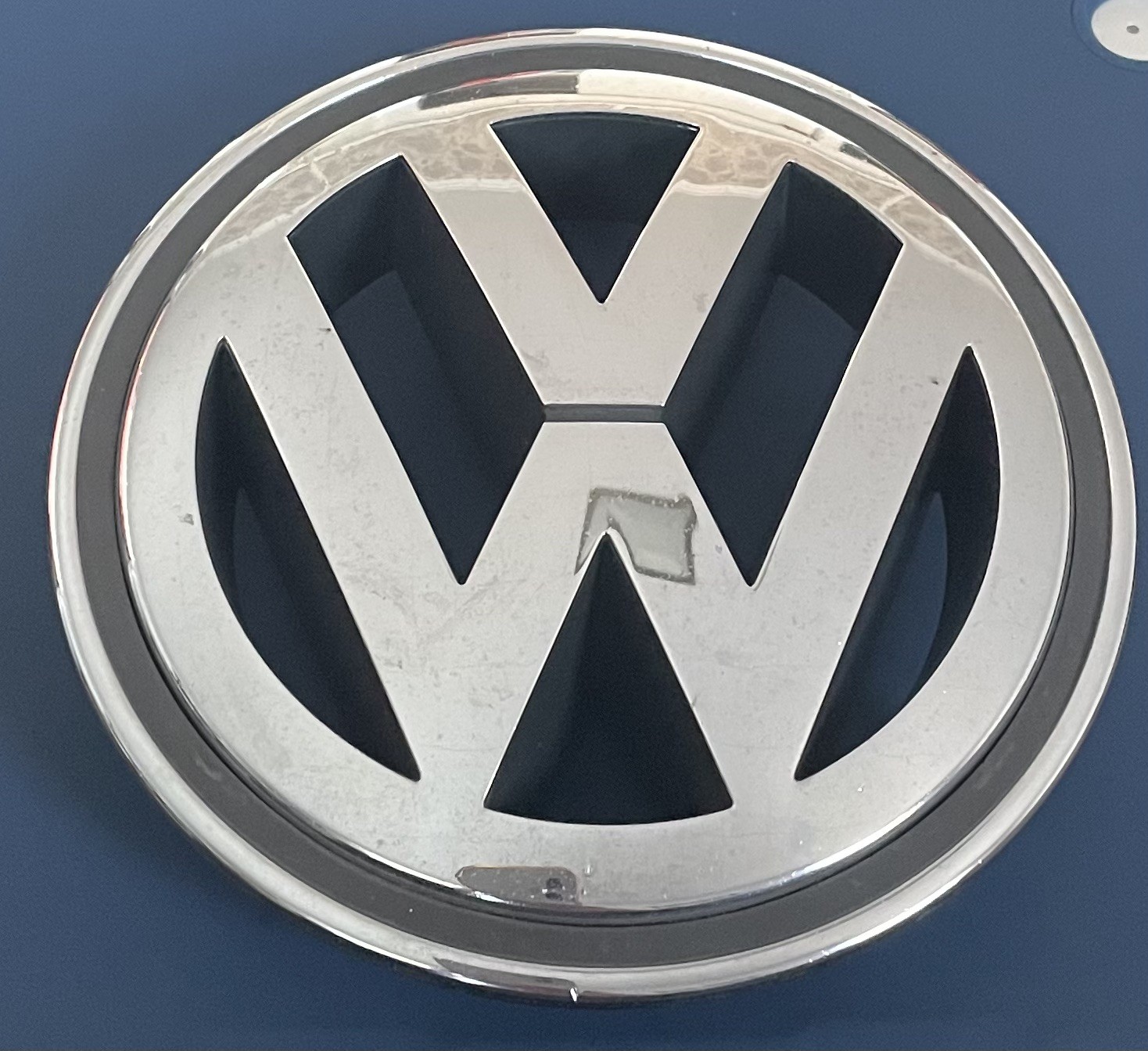 2009-2011 VW Volkswagen Tiguan 2009-2012 VW CC OEM Front Emblem 1K5853600 2009-2011 VW Volkswagen Tiguan 2009-2012 VW CC OEM Front Emblem 1K5853600
