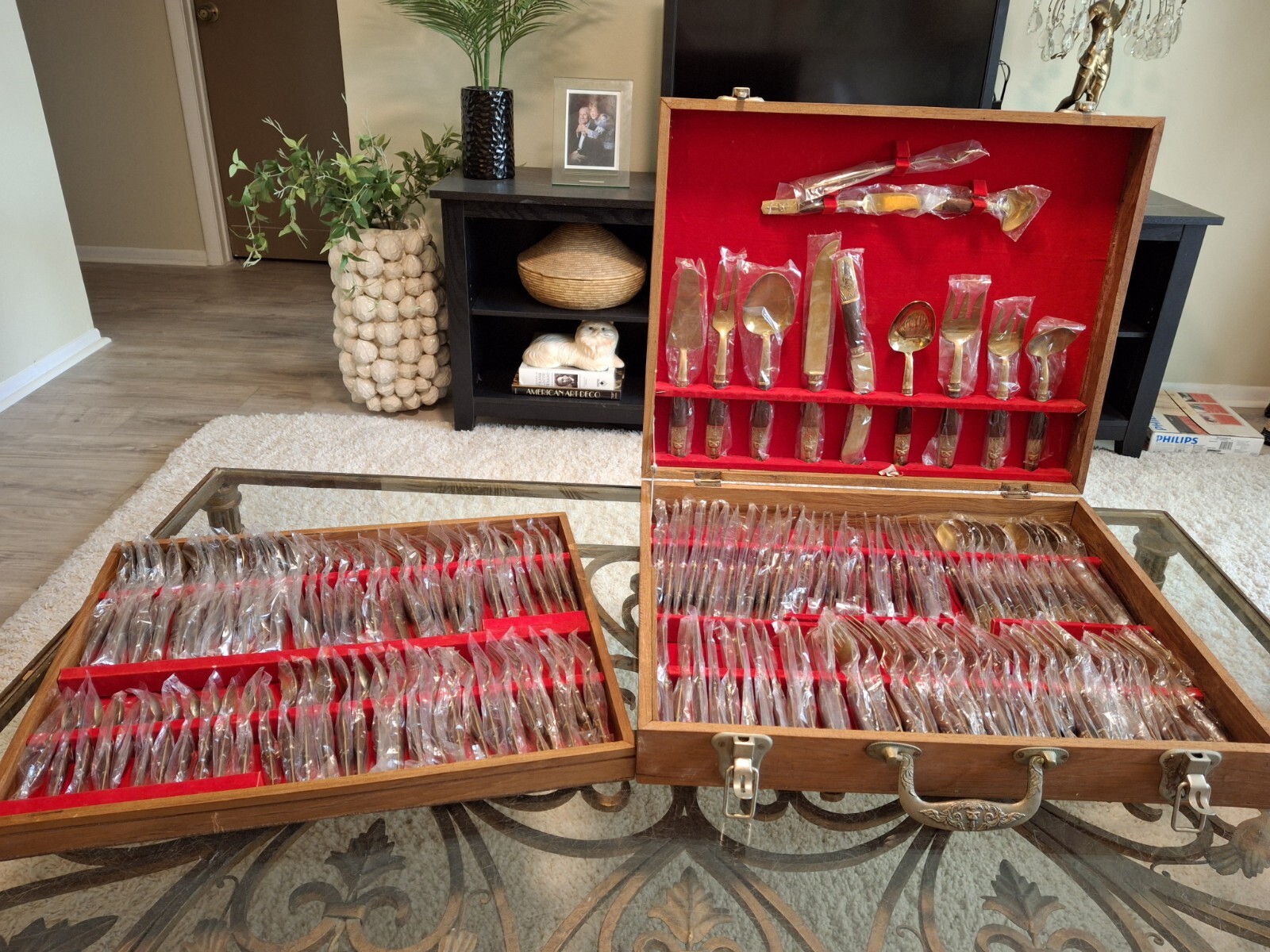 NOS Vintage 144 Pc Taiwanese Flatware Svc For 12 Nickel/Bronze Teak Siam 70s NOS Vintage 144 Pc Taiwanese Flatware Svc For 12 Nickel/Bronze Teak Siam 70s