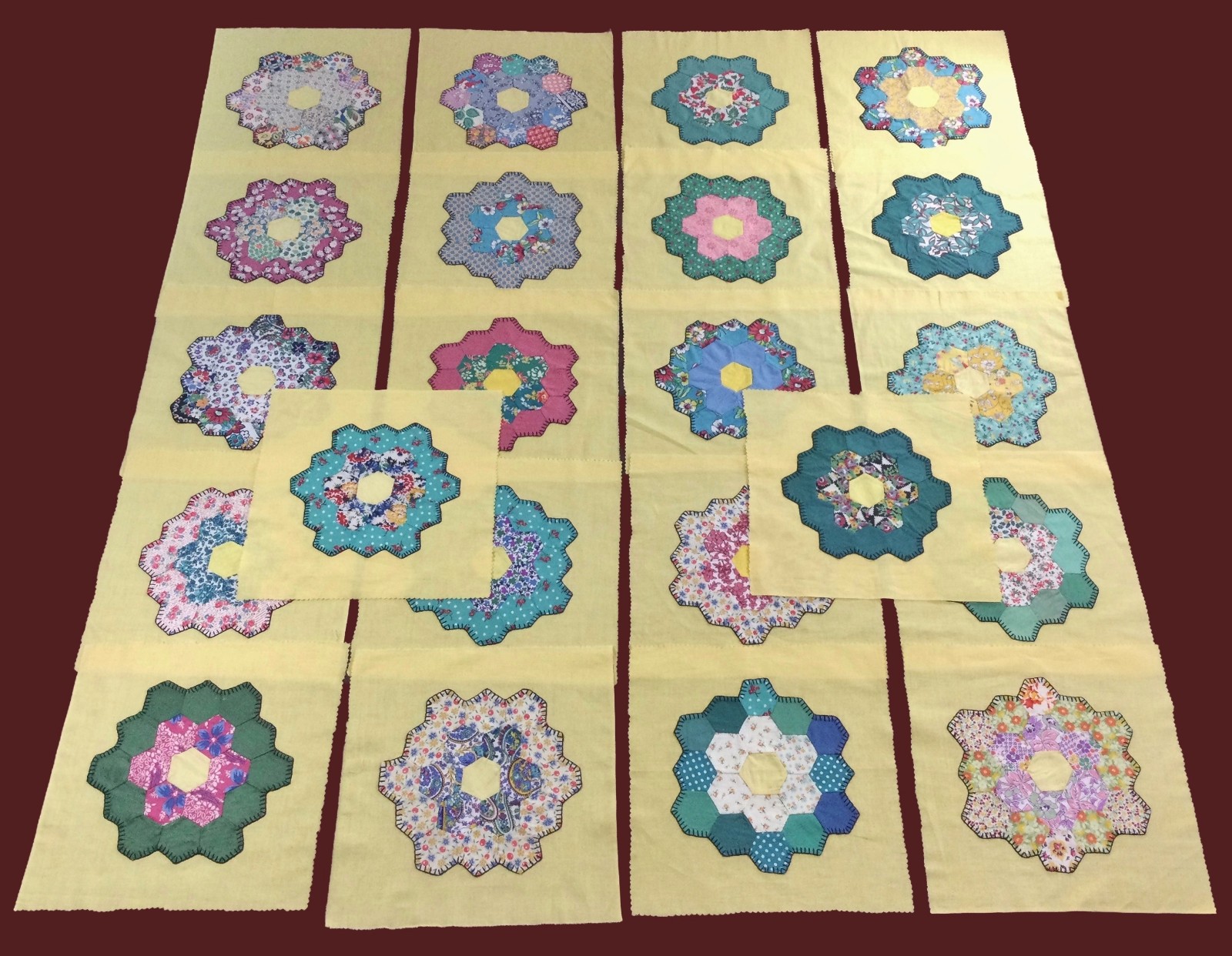 vtg 22 GRANDMOTHERS FLOWER GARDEN PATCHWORK FEEDSACK FABRIC QUILT TOP BLOCK LOT