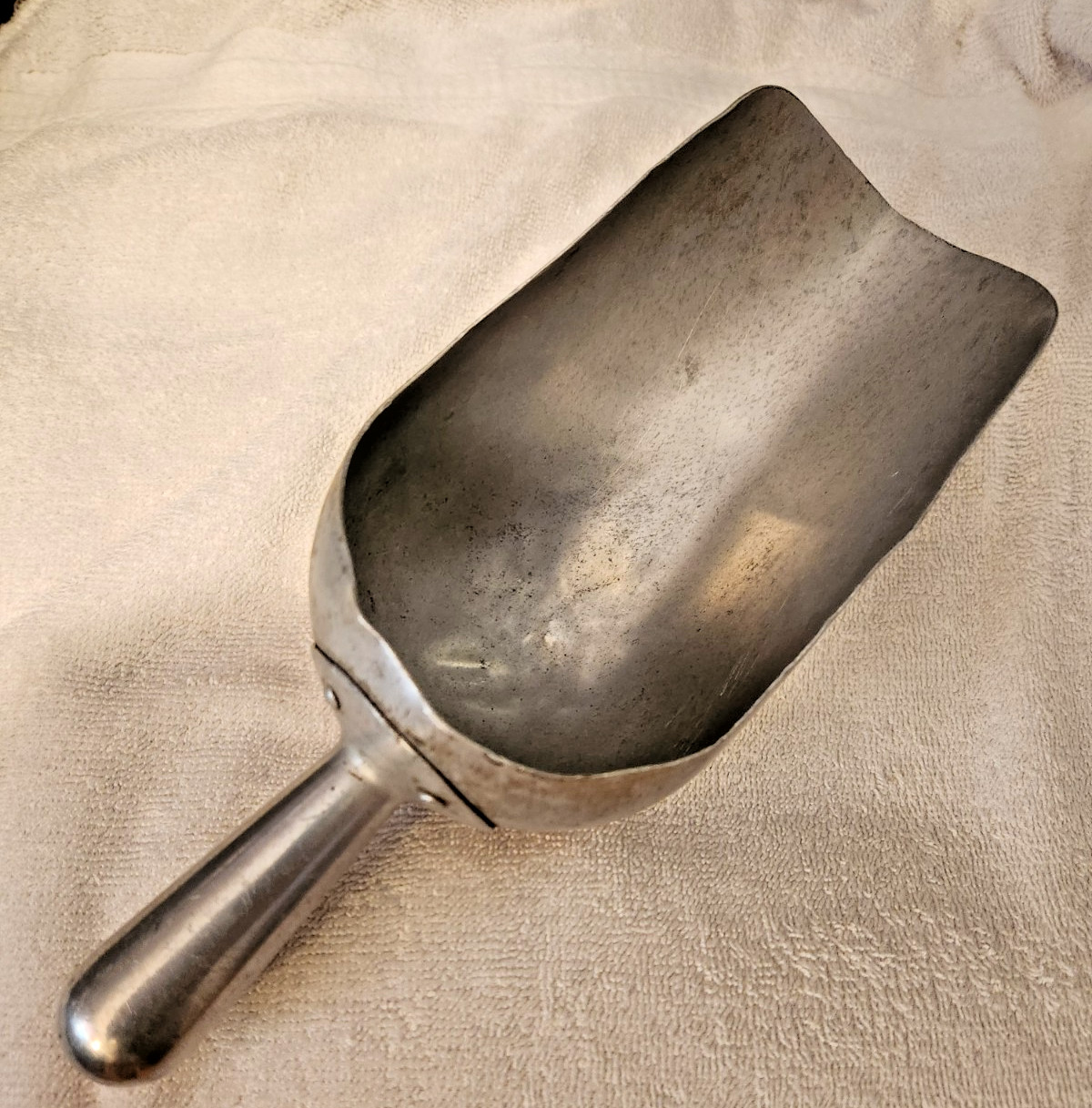 Vintage SHINOLA SCOOP Aluminum Feed / Flour  Metal Scoop Farmhouse #4