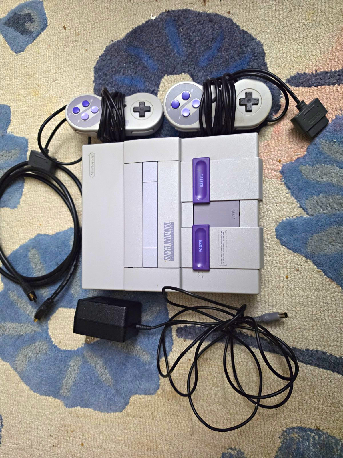 Nintendo SNES Super Nintendo Console SNS-001 w/ 2 Controllers, Power, AV Cable