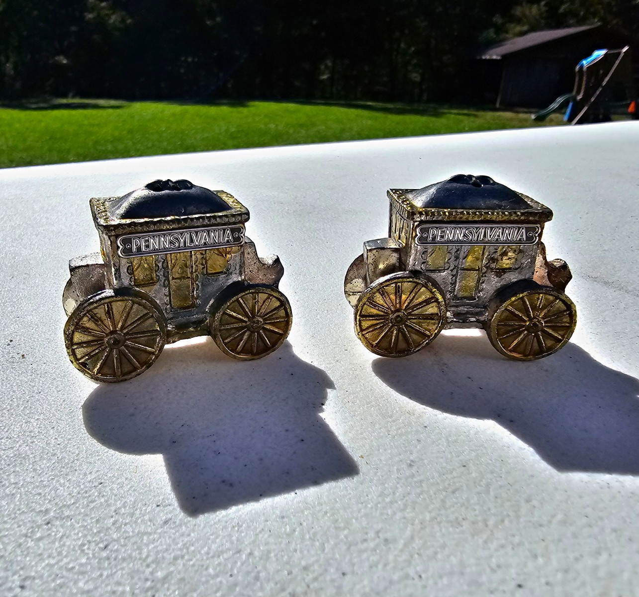 Vintage Pennsylvania Stagecoach Salt Pepper Shakers F.W. Woolworth 79¢ Label