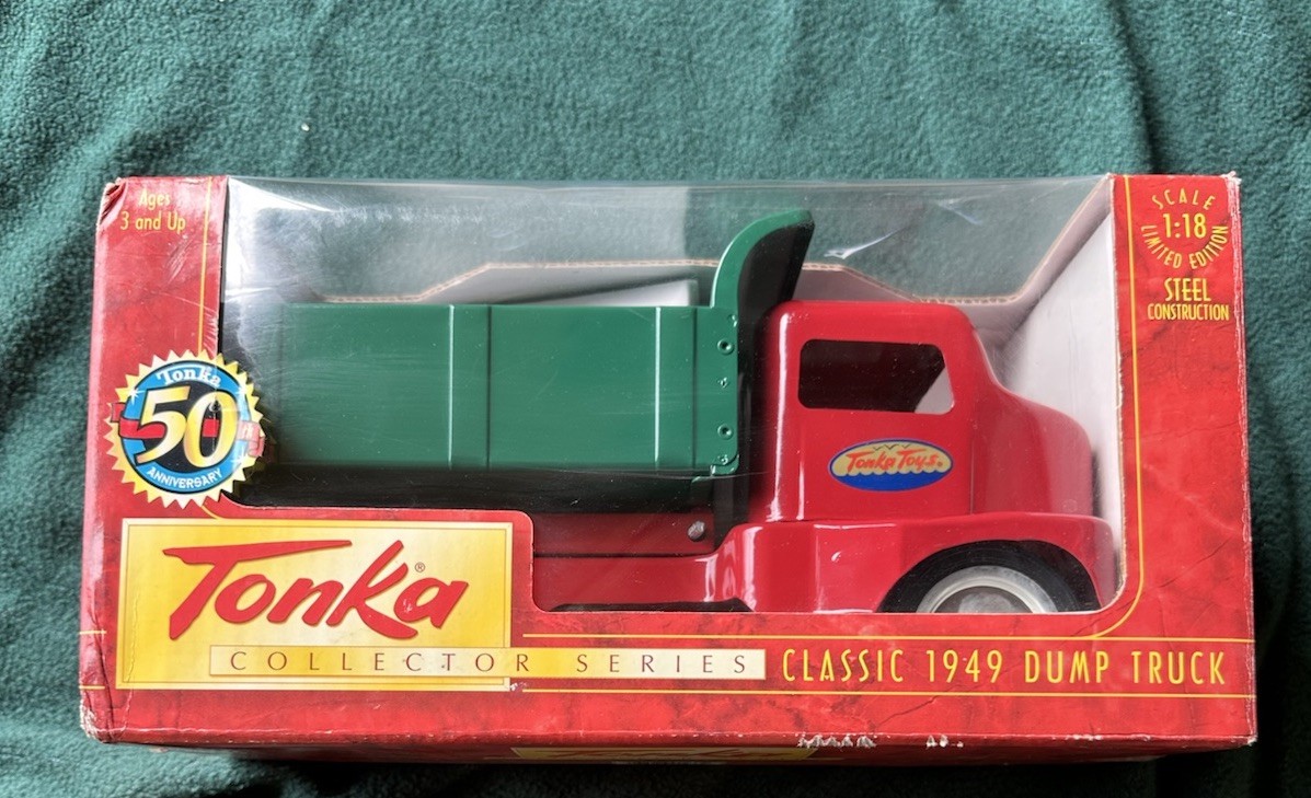 TONKA COLLECTOR SERIES CLASSIC 1949 DUMP TRUCK 1:18 50TH ANNIVERSARY 1997 NIB TONKA COLLECTOR SERIES CLASSIC 1949 DUMP TRUCK 1:18 50TH ANNIVERSARY 1997 NIB