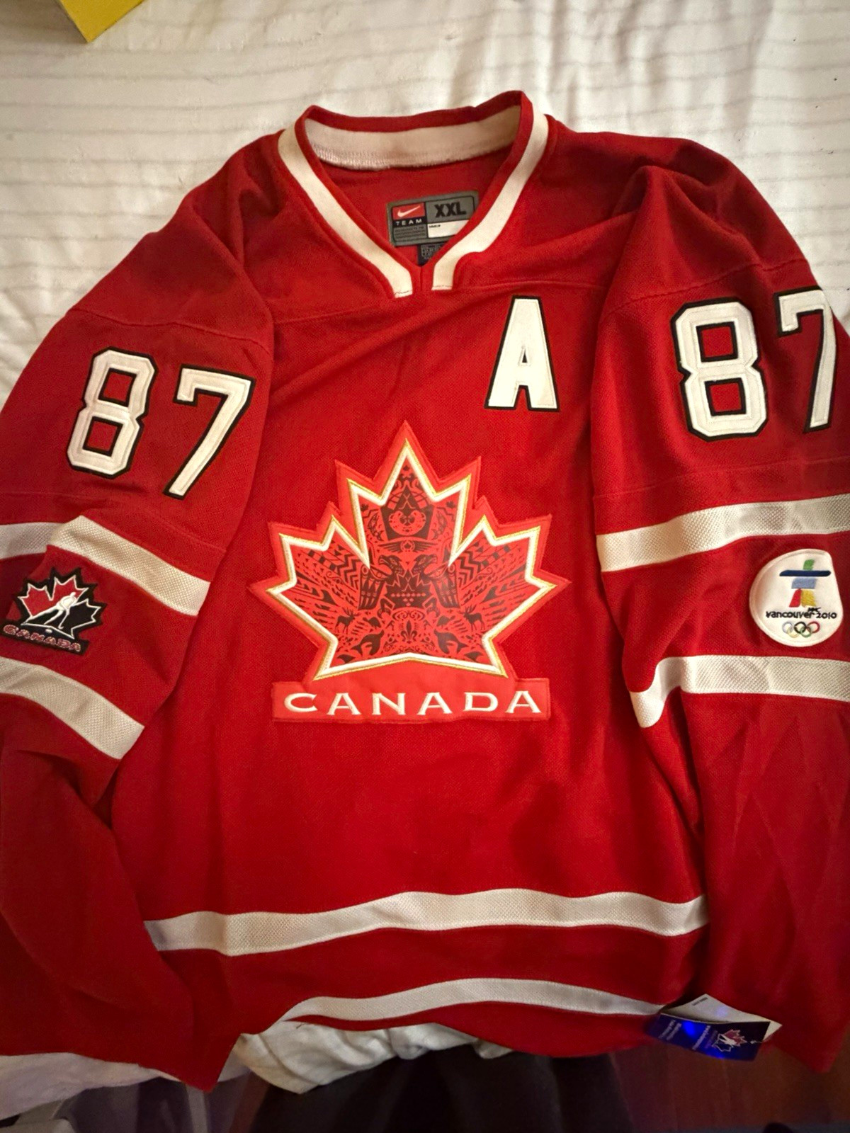 Nike Team Canada 2010 Hockey Jersey Sidney Crosby #87 XXL (Tags still attached) Nike Team Canada 2010 Hockey Jersey Sidney Crosby #87 XXL (Tags still attached)