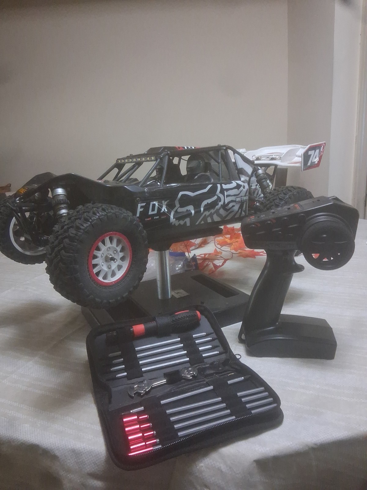 Losi 1/10 Tenacity DB Pro Fox Racing 3S 4WD RTR Brushless Desert Buggy With Extr Losi 1/10 Tenacity DB Pro Fox Racing 3S 4WD RTR Brushless Desert Buggy With Extr