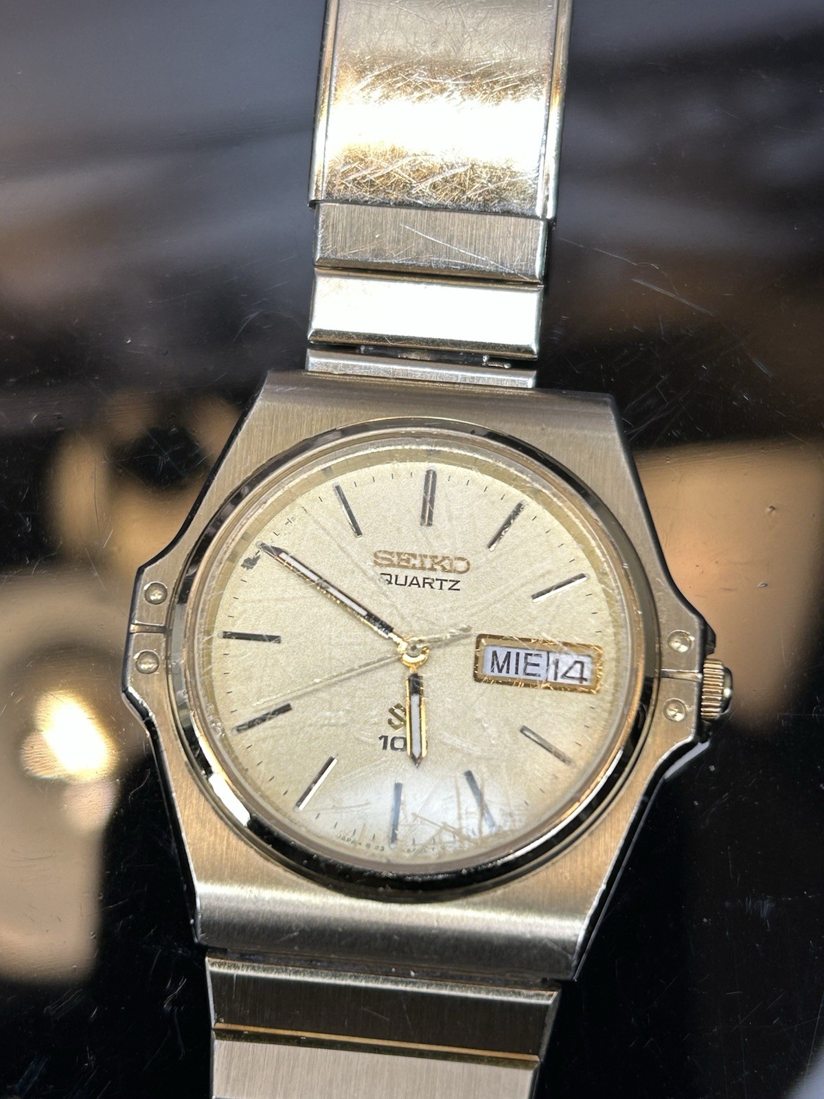 Vintage Seiko SQ 100  8123-6009 Quartz Day-Date - Running - Read