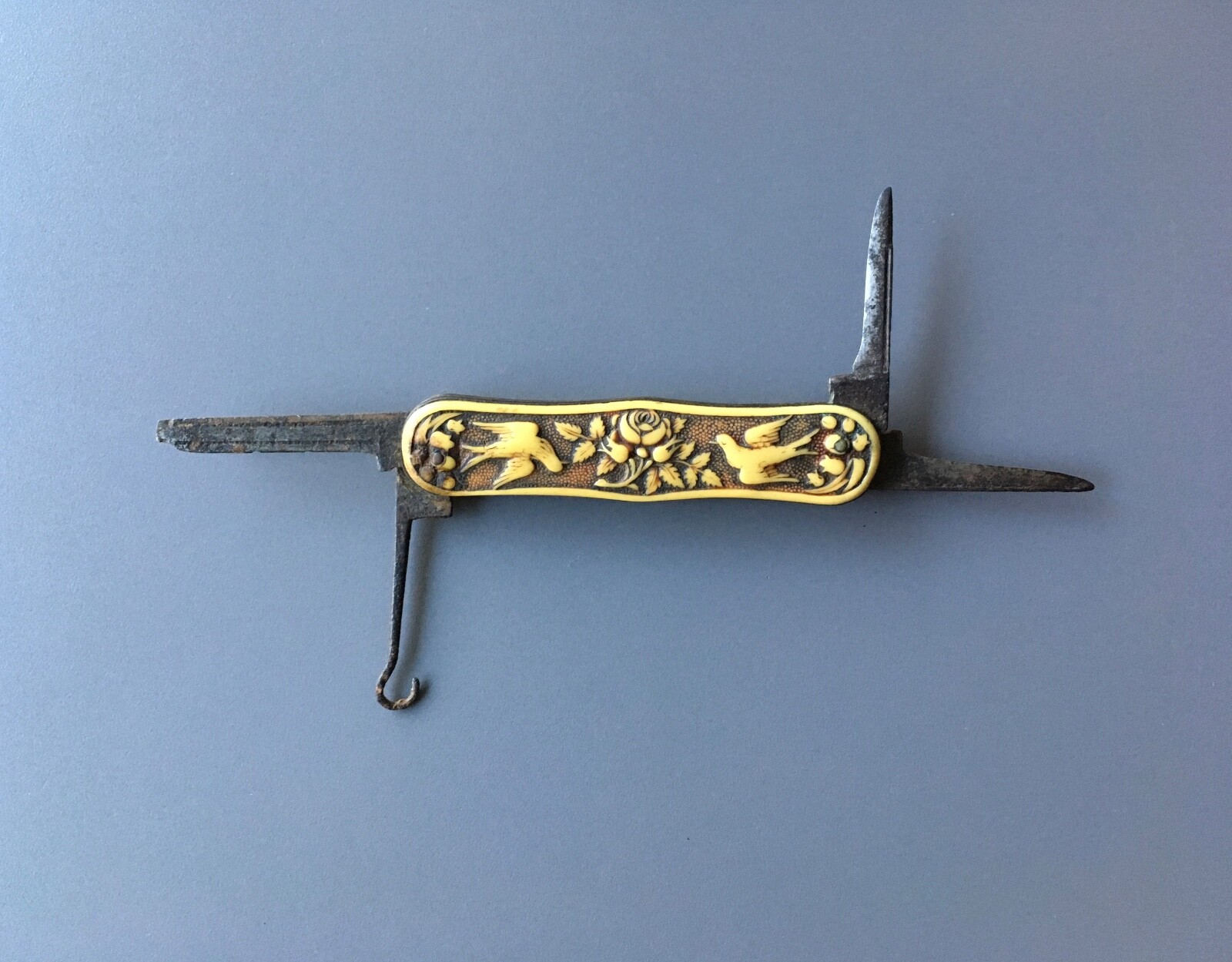 Antique Folding Knife w/ Unique Custom Carvings Bird & Flower Motif Button Hook Antique Folding Knife w/ Unique Custom Carvings Bird & Flower Motif Button Hook