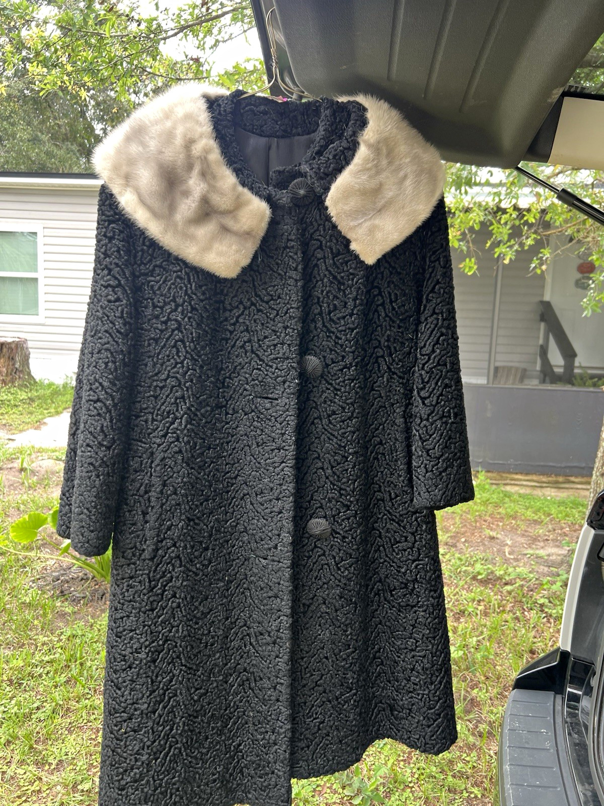 Vintage 1950’s-1960’s Lustrelam Women\'s Black Mid-Length Overcoat Fur Trim