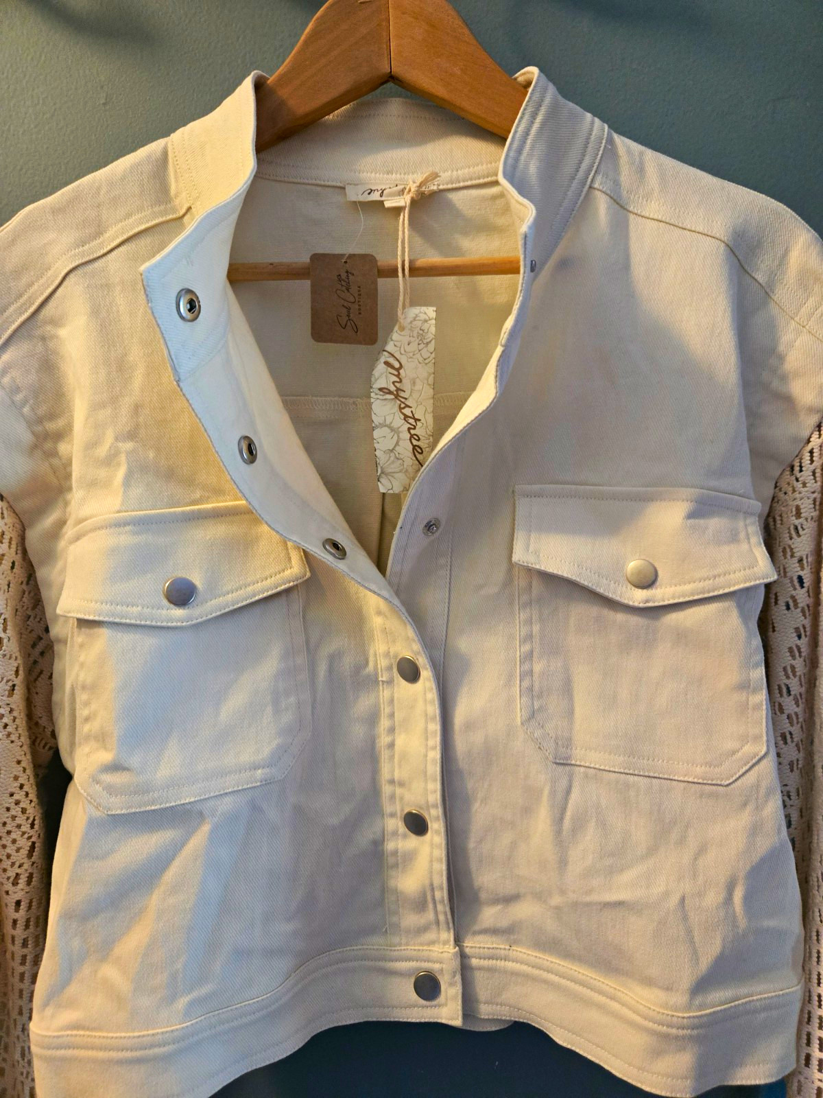 NWT Mystree Snap-Front Jean Jacket Crochet Sleeves Medium NWT Mystree Snap-Front Jean Jacket Crochet Sleeves Medium