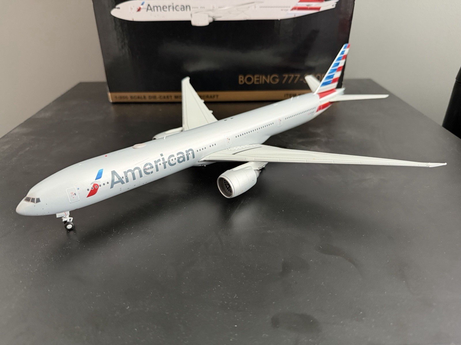 GeminiJets 1:200 American Airlines Boeing 777-300ER N736AT G2AAL1076