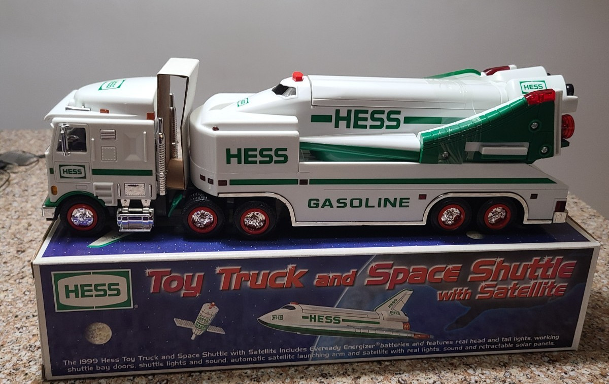 VINTAGE 1999 Hess Toy Truck and Space Shuttle With Satellite in Original Box VINTAGE 1999 Hess Toy Truck and Space Shuttle With Satellite in Original Box