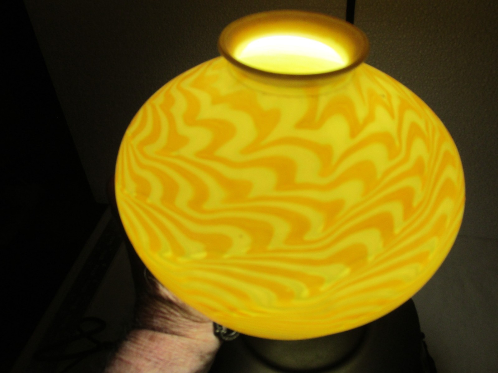 Vintage Tiffany Style Gold Damascene King Tut Art Glass Lamp Shade unsigned Vintage Tiffany Style Gold Damascene King Tut Art Glass Lamp Shade unsigned