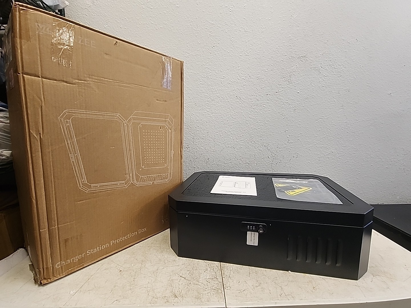 YONZEE Wall-Mounted EV Charger Protection Box – Weatherproof Charging Stat YONZEE Wall-Mounted EV Charger Protection Box – Weatherproof Charging Stat