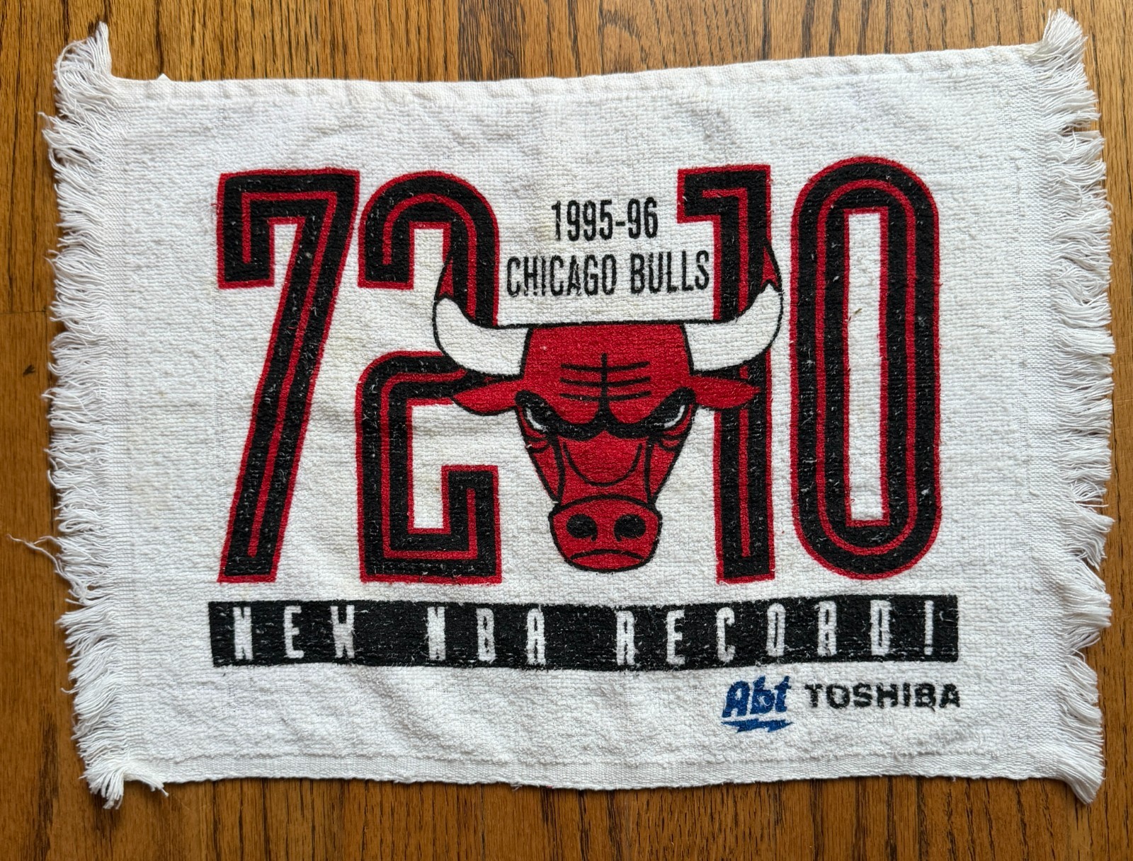 Vintage 1995-1996 Chicago Bulls Hand Towel Commemorating Their Record 72 Wins