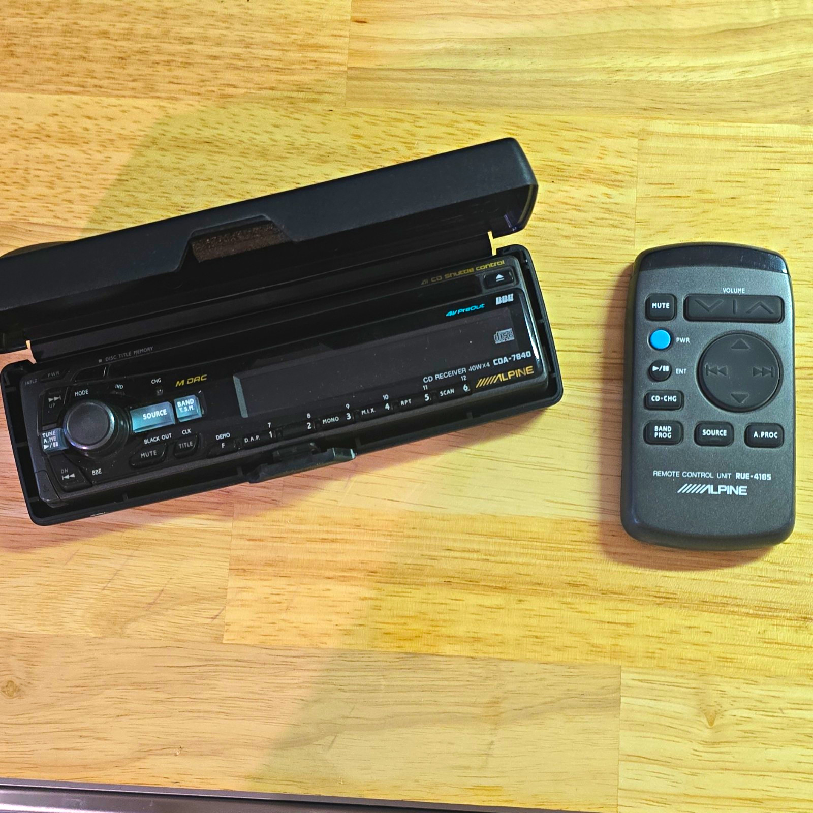 Alpine CDA-7840 1 DIN In-Dash CD Player Receiver Detachable Face w/ Remote Alpine CDA-7840 1 DIN In-Dash CD Player Receiver Detachable Face w/ Remote