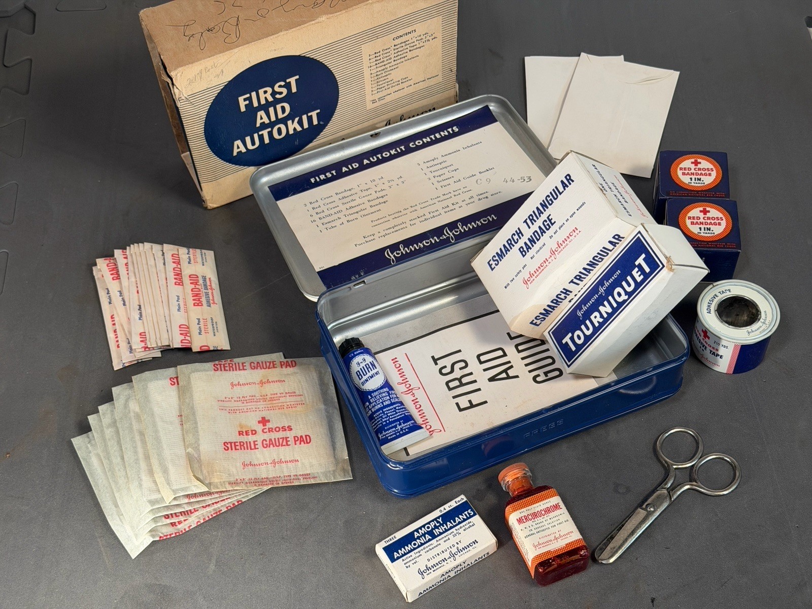 VTG Johnson & Johnson FIRST AID AutoKit Box w/ Supplies Near Complete 1944-53 VTG Johnson & Johnson FIRST AID AutoKit Box w/ Supplies Near Complete 1944-53