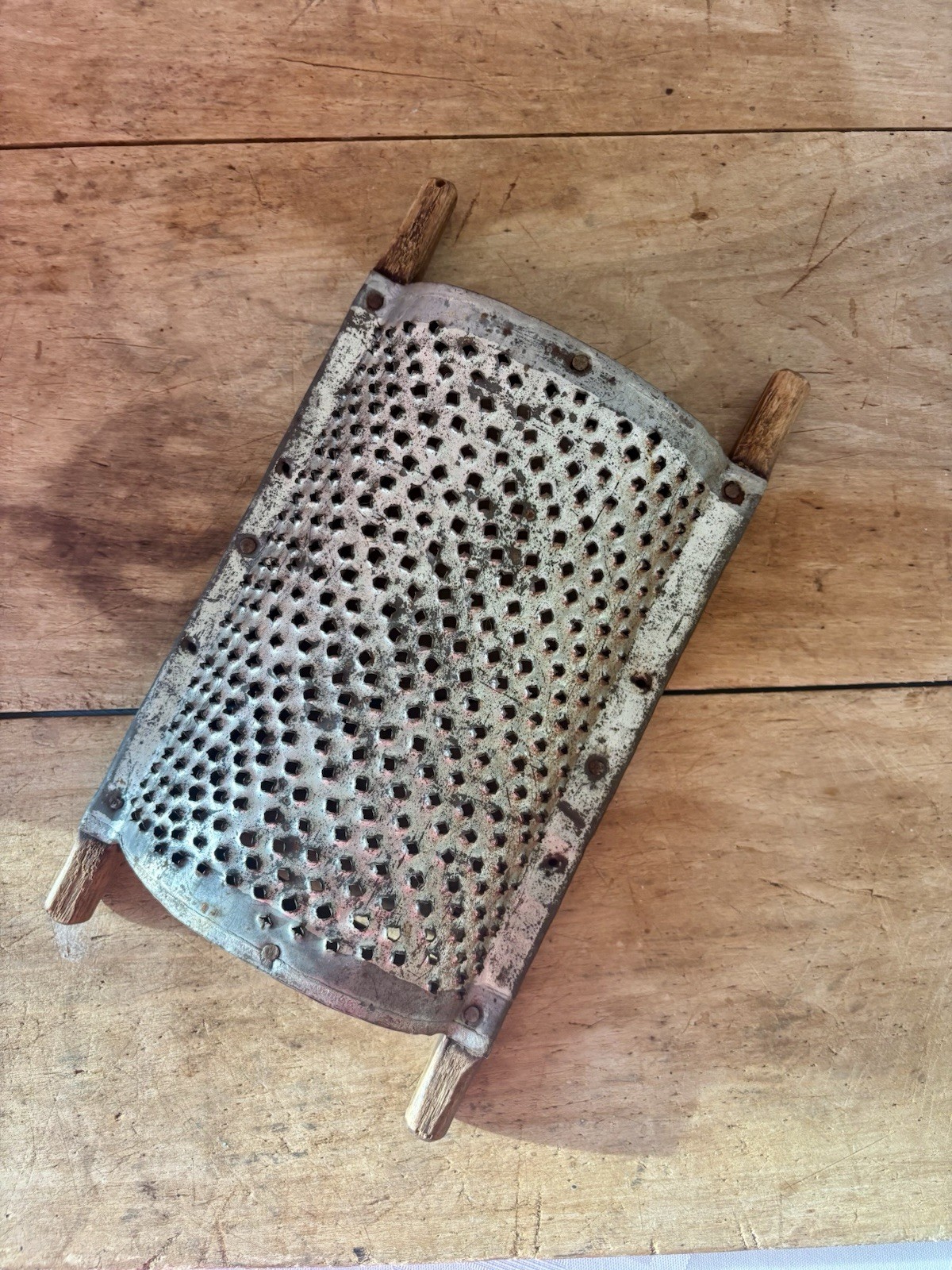 EARLY ANTIQUE PRIMITIVE HANDMADE PUNCHED TIN WOOD GRATER PATINA EARLY ANTIQUE PRIMITIVE HANDMADE PUNCHED TIN WOOD GRATER PATINA