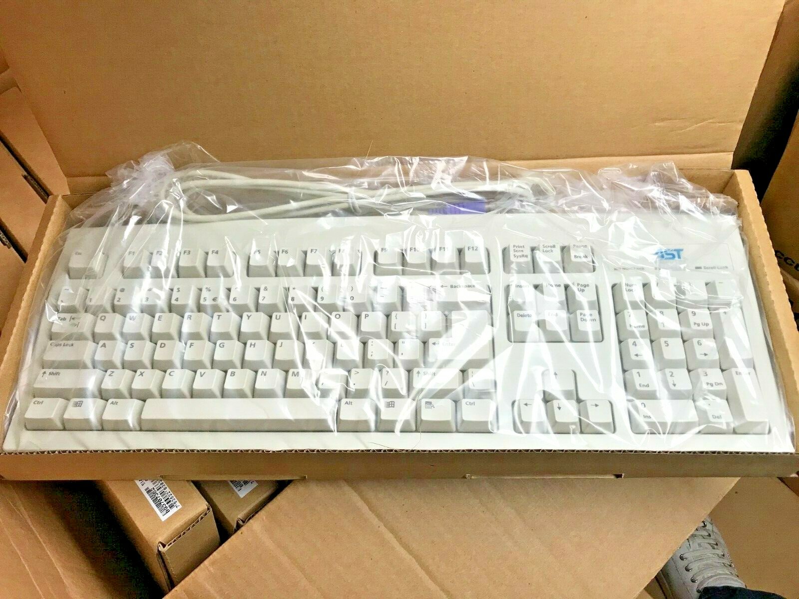 RARE NEW RETAIL BOX VINTAGE AST BTC 5140M WINDOWS PS2 KEYBOARD FCC E5XK8M104M10U