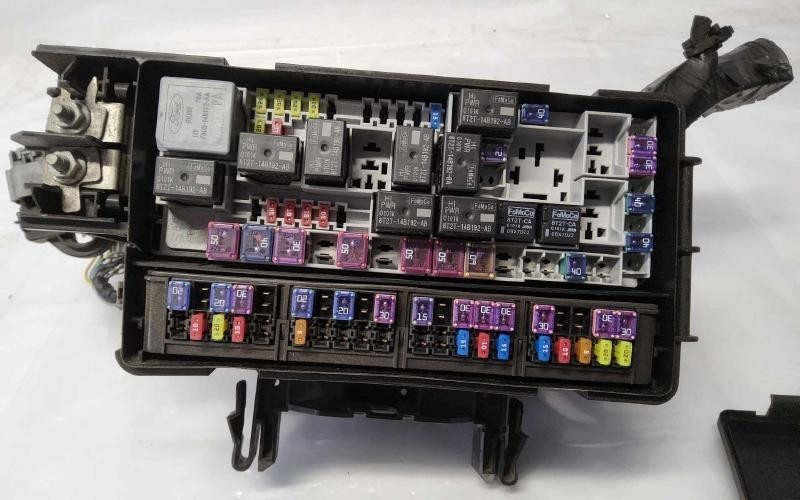 2018-2019 Ford Explorer Engine Fuse Box Assembly OEM