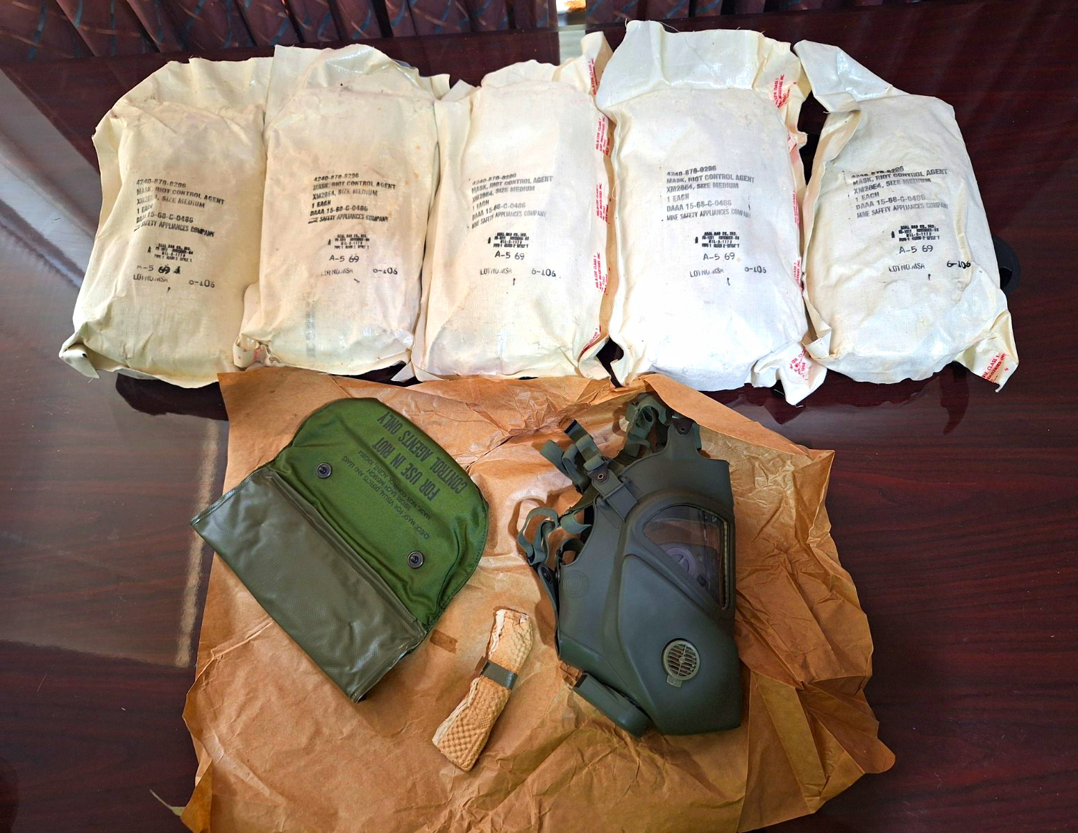MINT UNISSUED Vietnam War XM28E4  Gas Mask, Sealed Original 1969 Pack, Size Med.