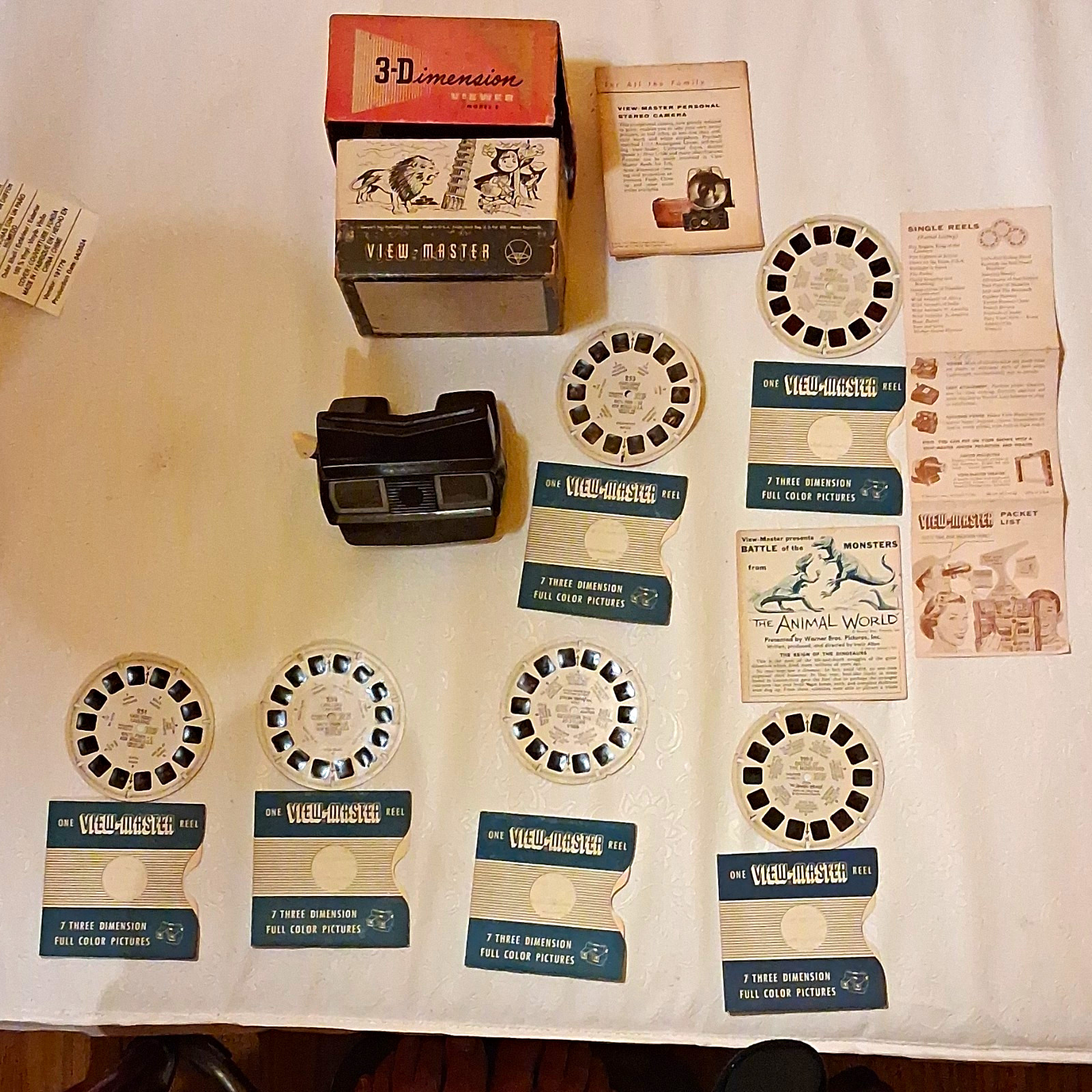 View-Master Model E 3-D Viewer w/ Reels & Booklets, The Animal World (1950) View-Master Model E 3-D Viewer w/ Reels & Booklets, The Animal World (1950)