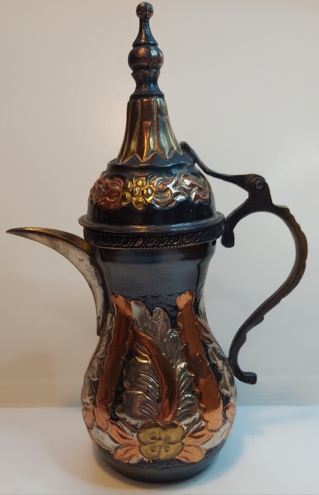 Vintage Middle Eastern Dallah Copper Coffee Pot 9 Inch Tall Vintage Middle Eastern Dallah Copper Coffee Pot 9 Inch Tall