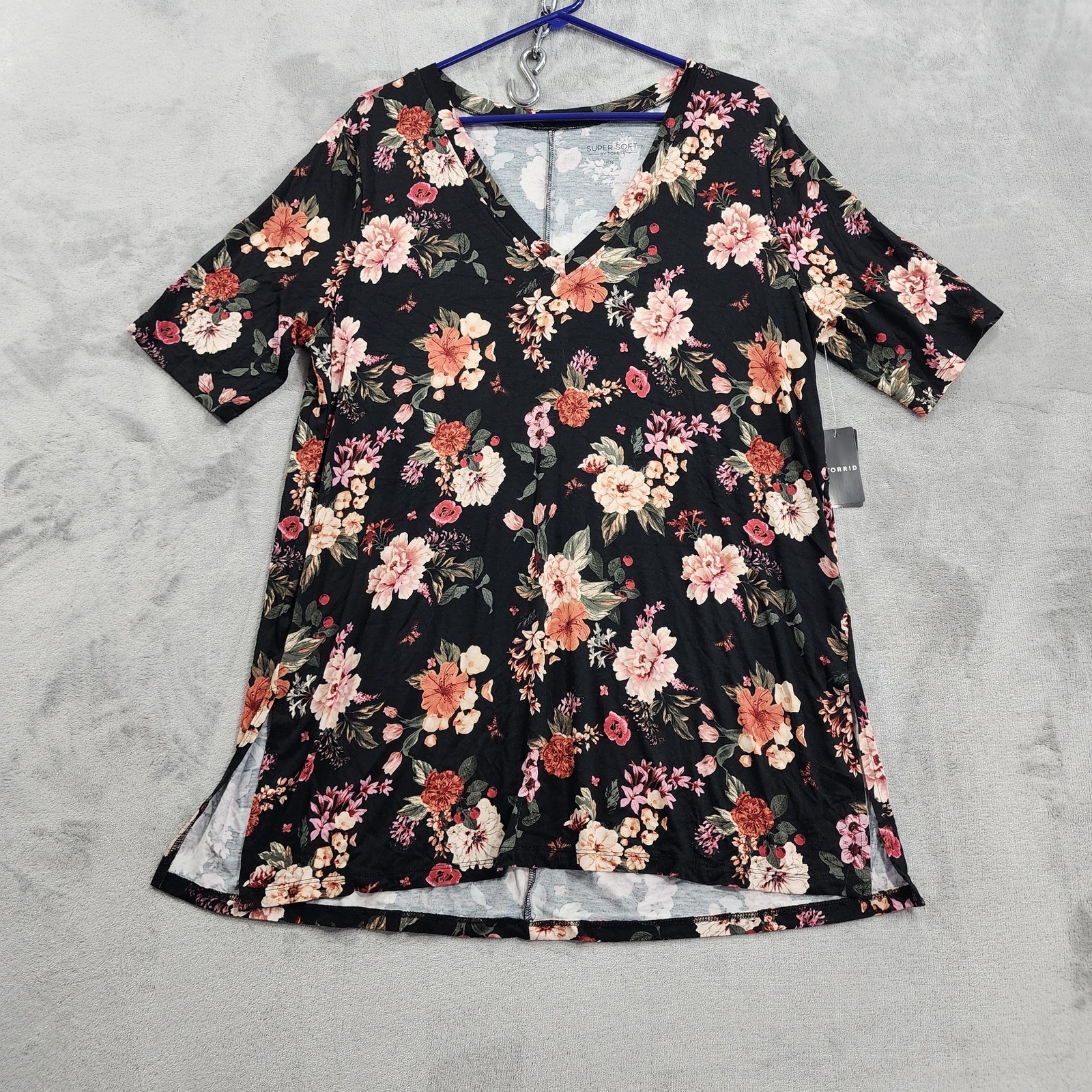 NEW Torrid Top Womens 2/2X Black Floral Super Soft V-Neck Favorite Tunic Casual